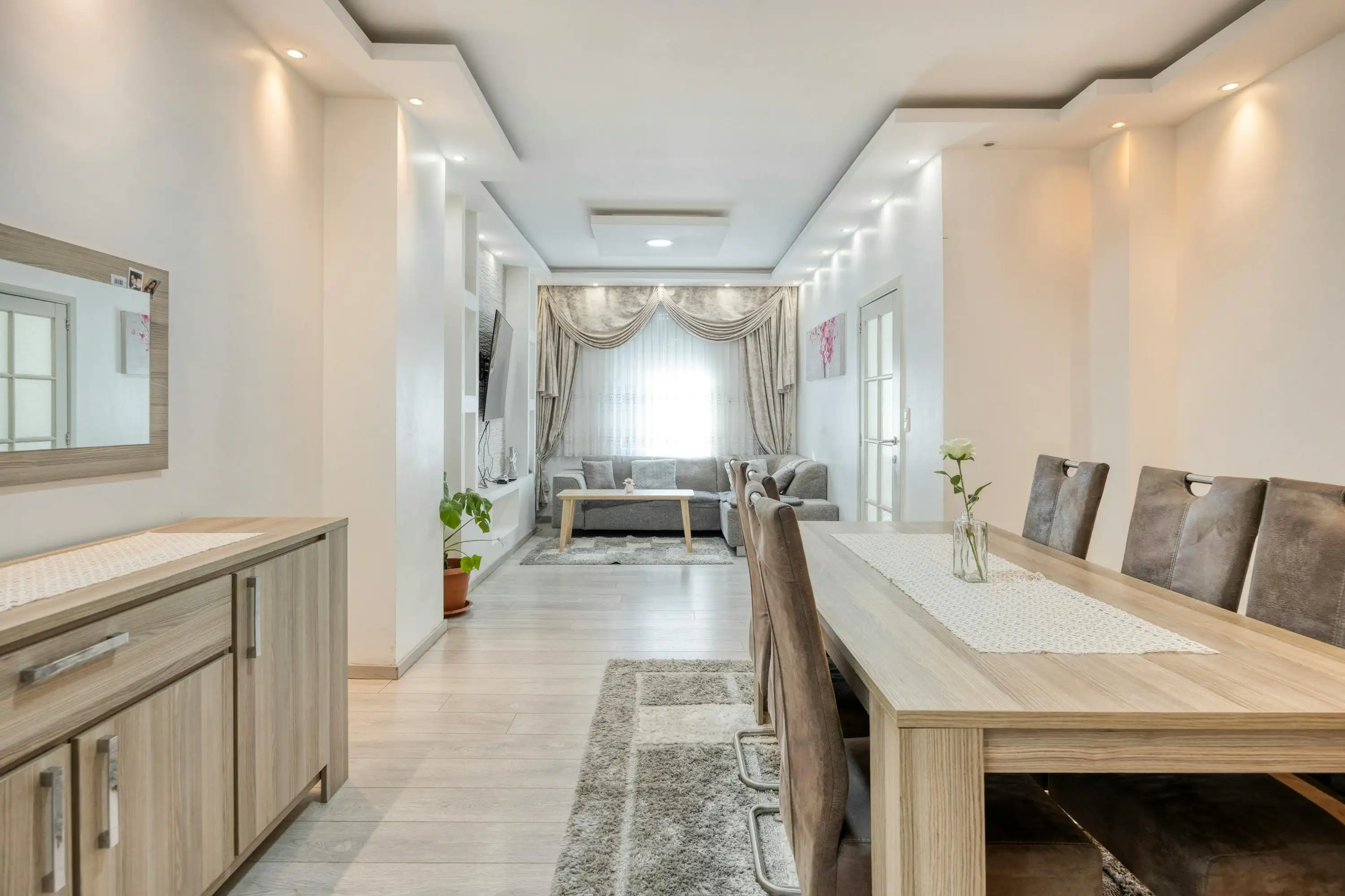 Instapklaar huis met 3 slaapkamers te koop in Merksem foto 2