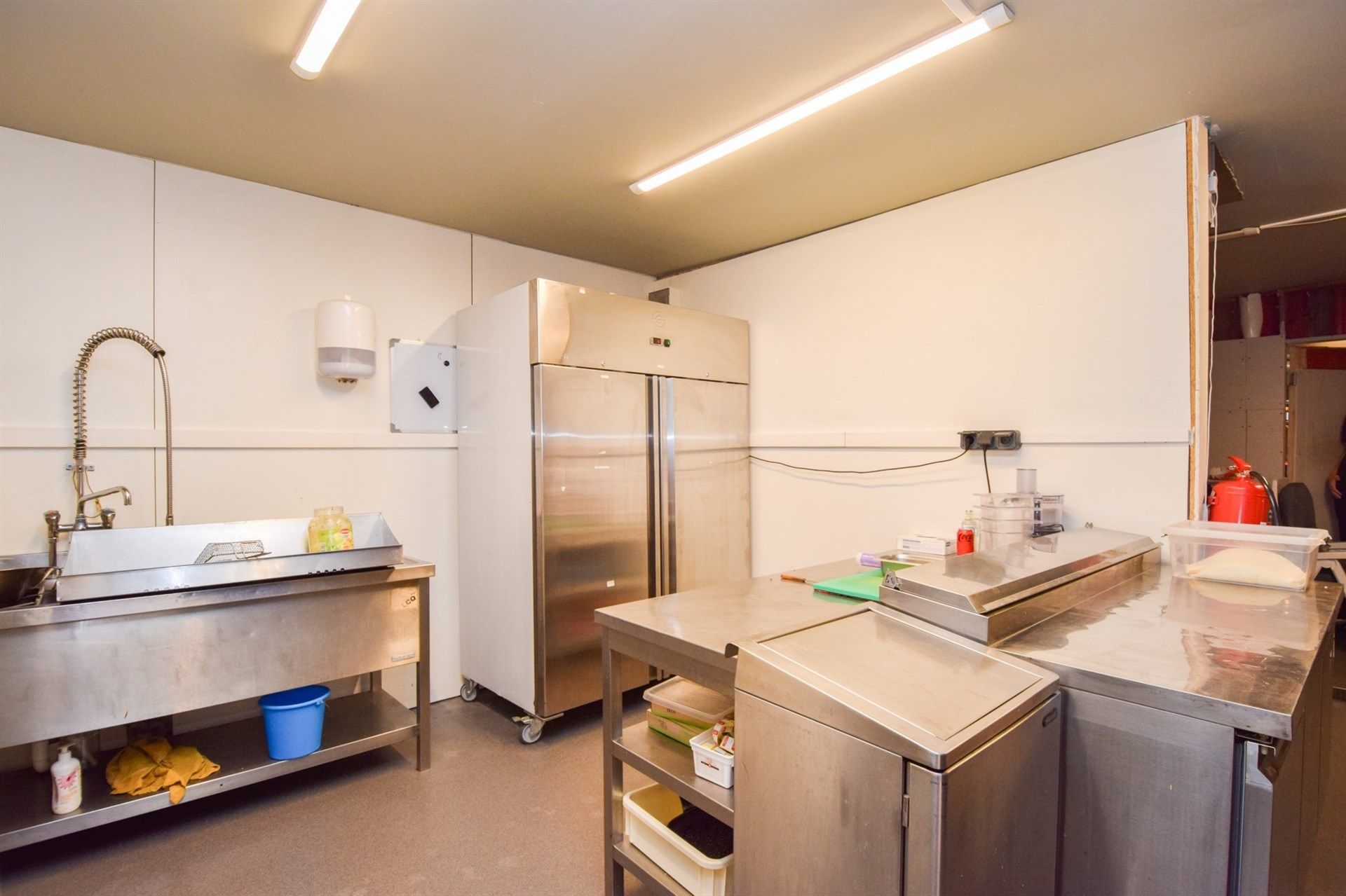  Centraal gelegen gebouw met handelsgelijkvloers en mogelijkheid tot woonst foto 9