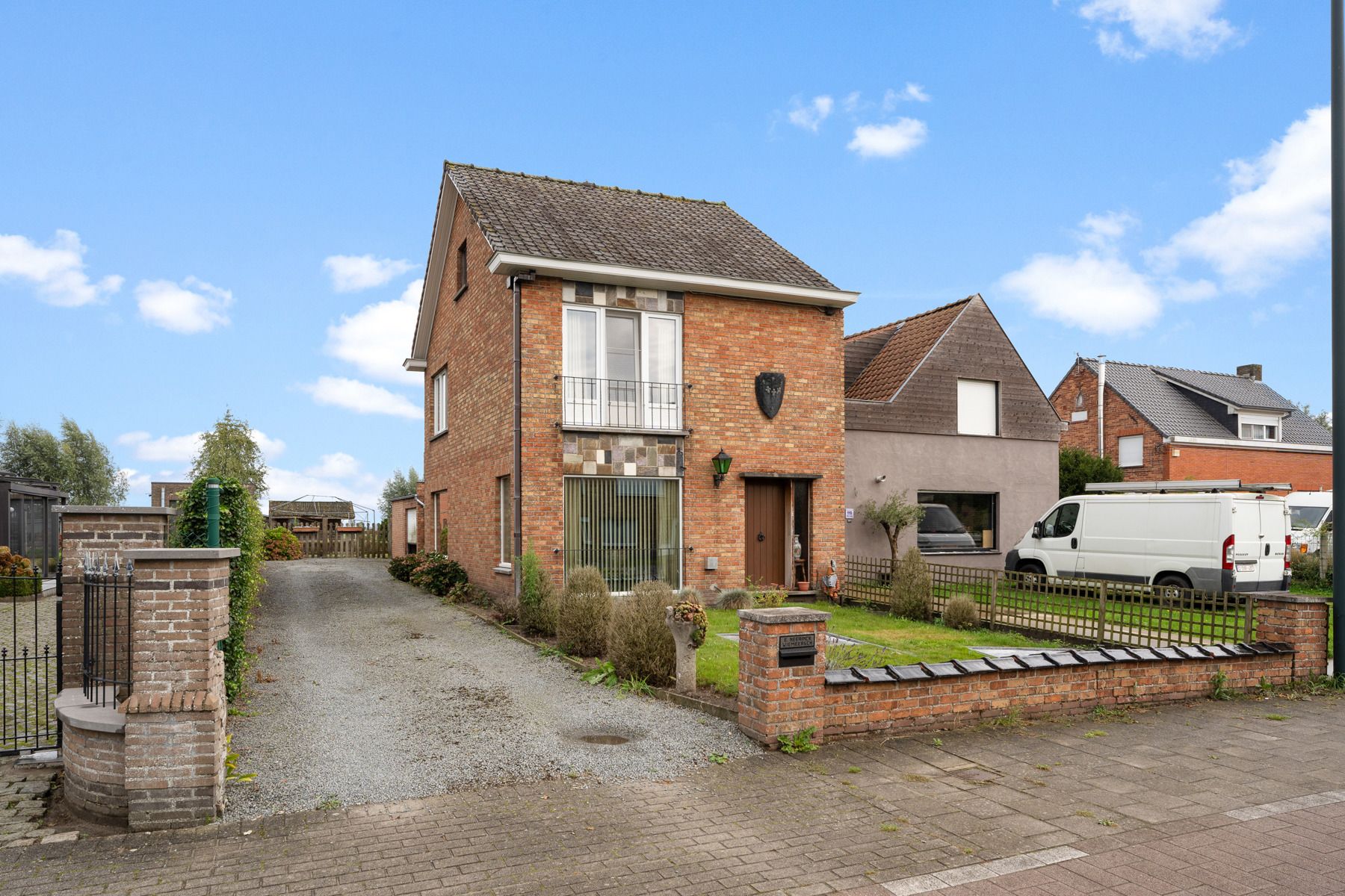 Ruime gezinswoning met 3 slaapkamers & grote tuin op toplocatie  foto 2