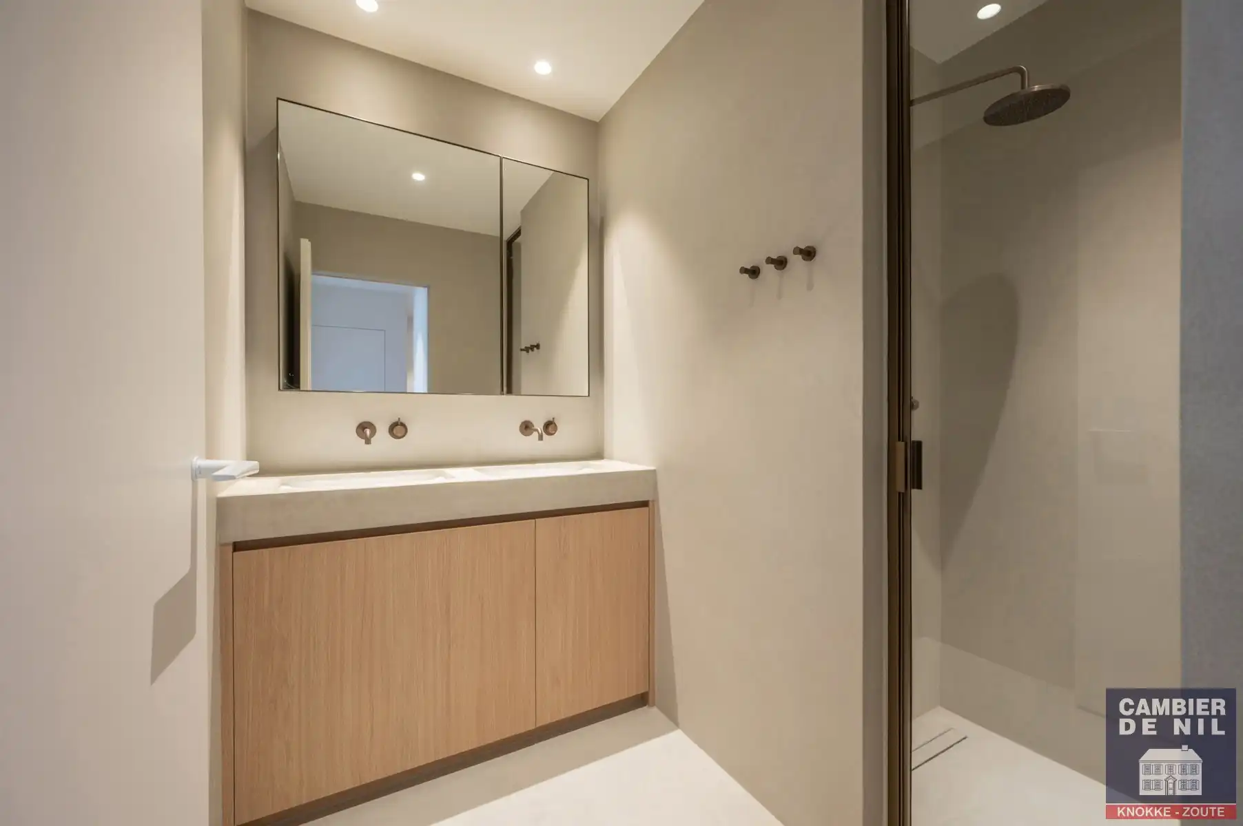 Schitterend afgewerkte nieuwbouwwoning, zeer centraal gelegen, op enkele passen van de groentemarkt foto 12