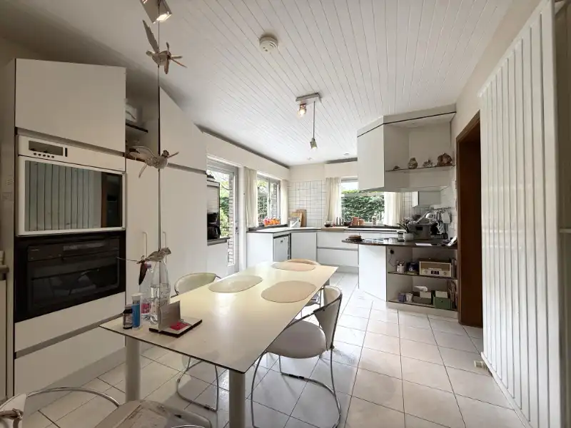 Ruime woning met kantoor en prachtige tuin op toplocatie foto 16