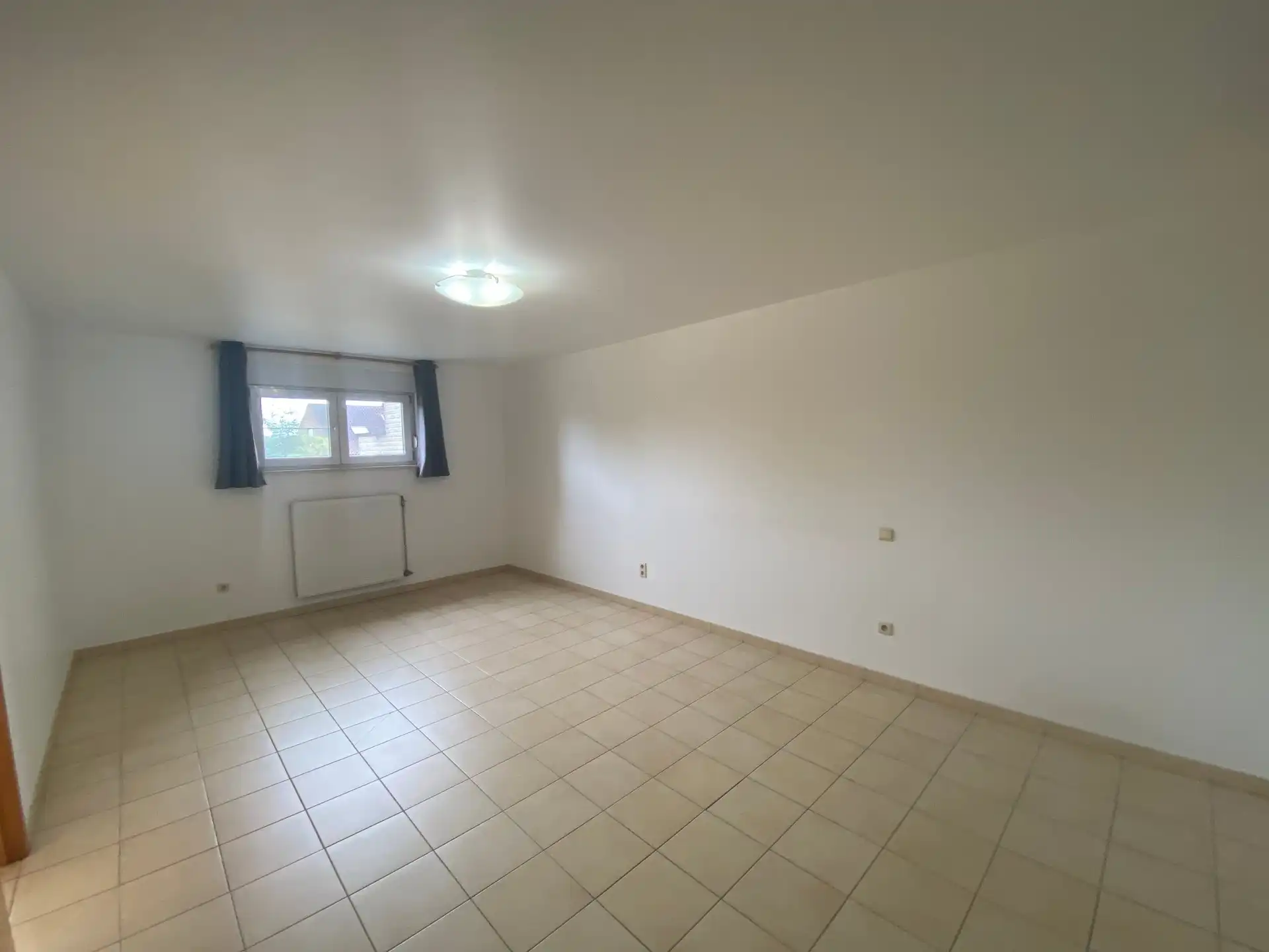 Ruime en lichtrijke woning met aangename west-geörienteerde tuin, gelegen in een rustige en doodlopende straat op wandelafstand van het centrum van Kortenberg. foto 9