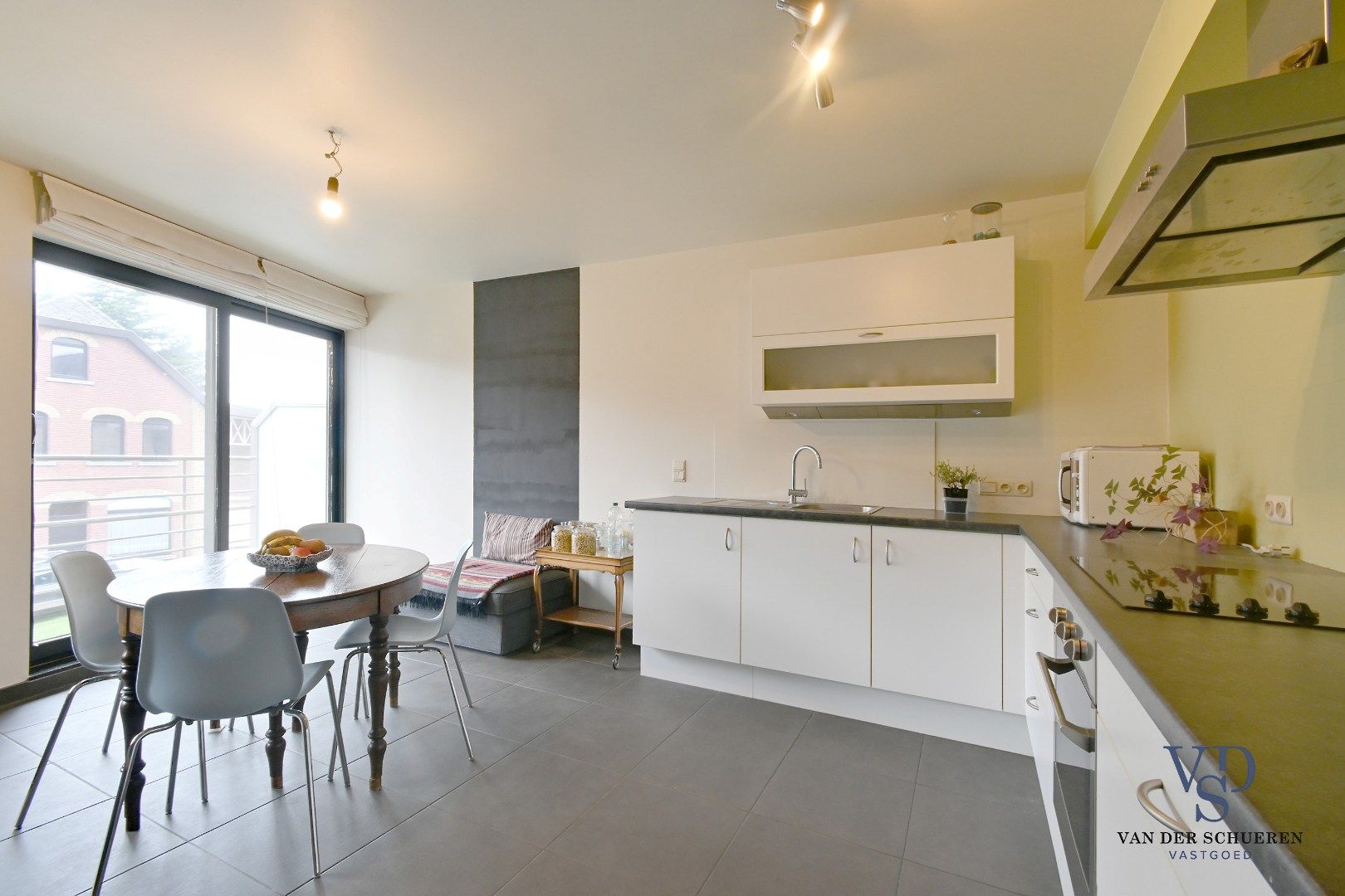 Ruim appartement in hartje Zingem. foto 3