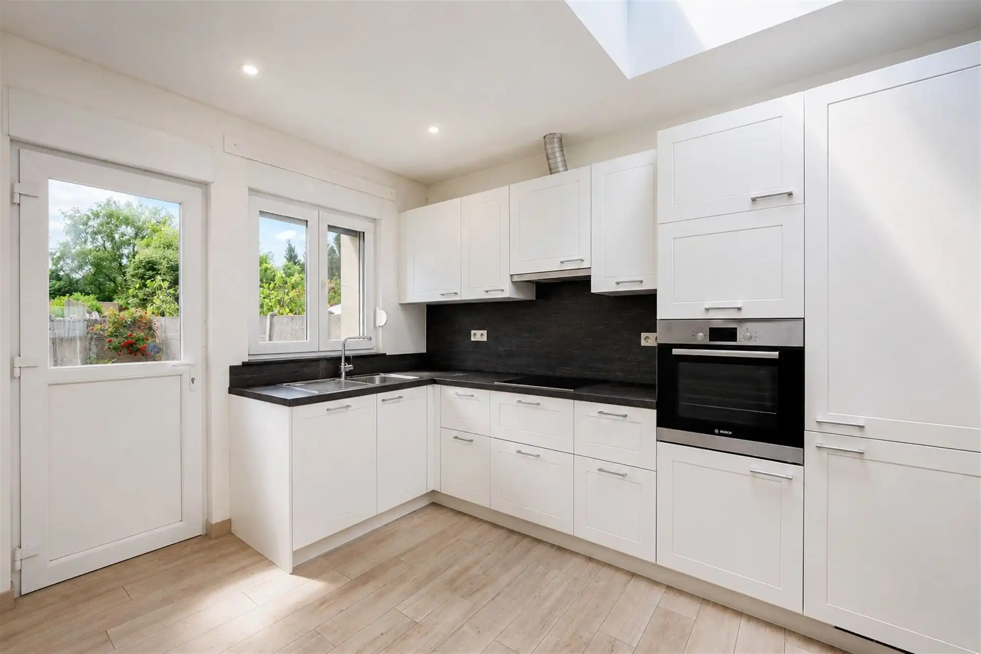 Instapklare woning met twee slaapkamers te Wilrijk foto 4