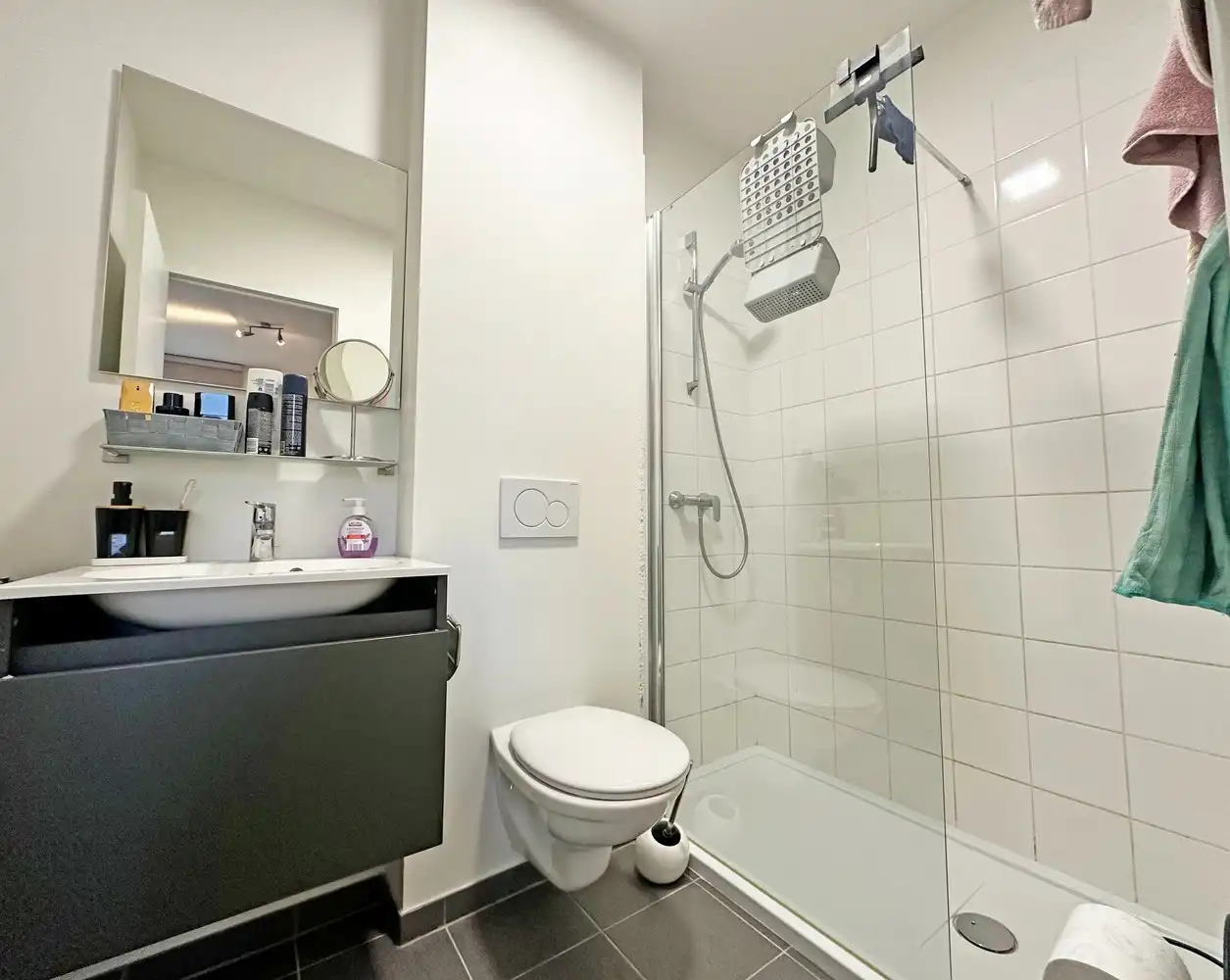 Modern 1 slaapkamer appartement in Antwerpen! foto 12