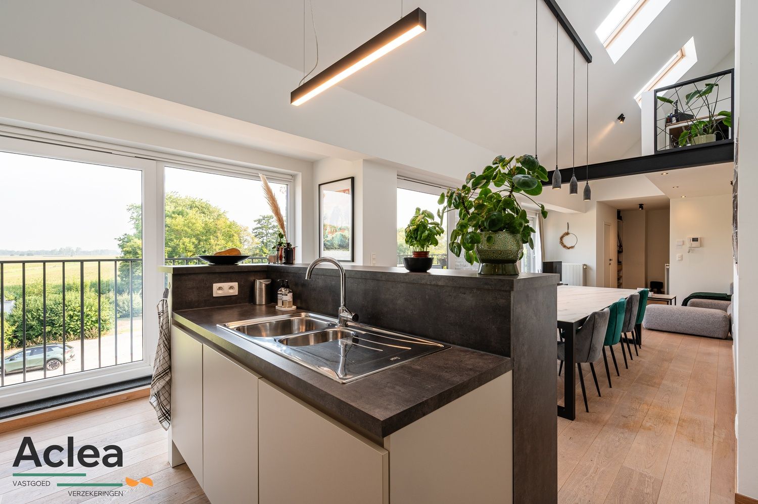 Lichtrijk, ruim 2-slpk appartement foto 10