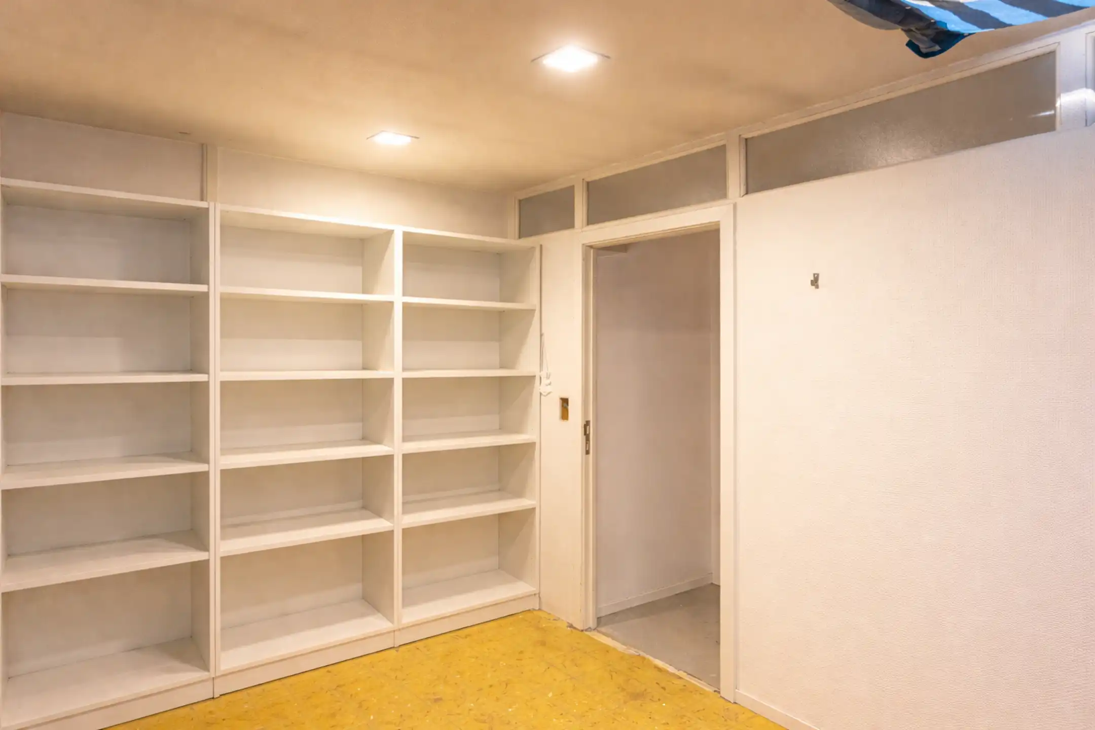 Handelspand met stockageruimte gelegen in het centrum van Bornem foto 17