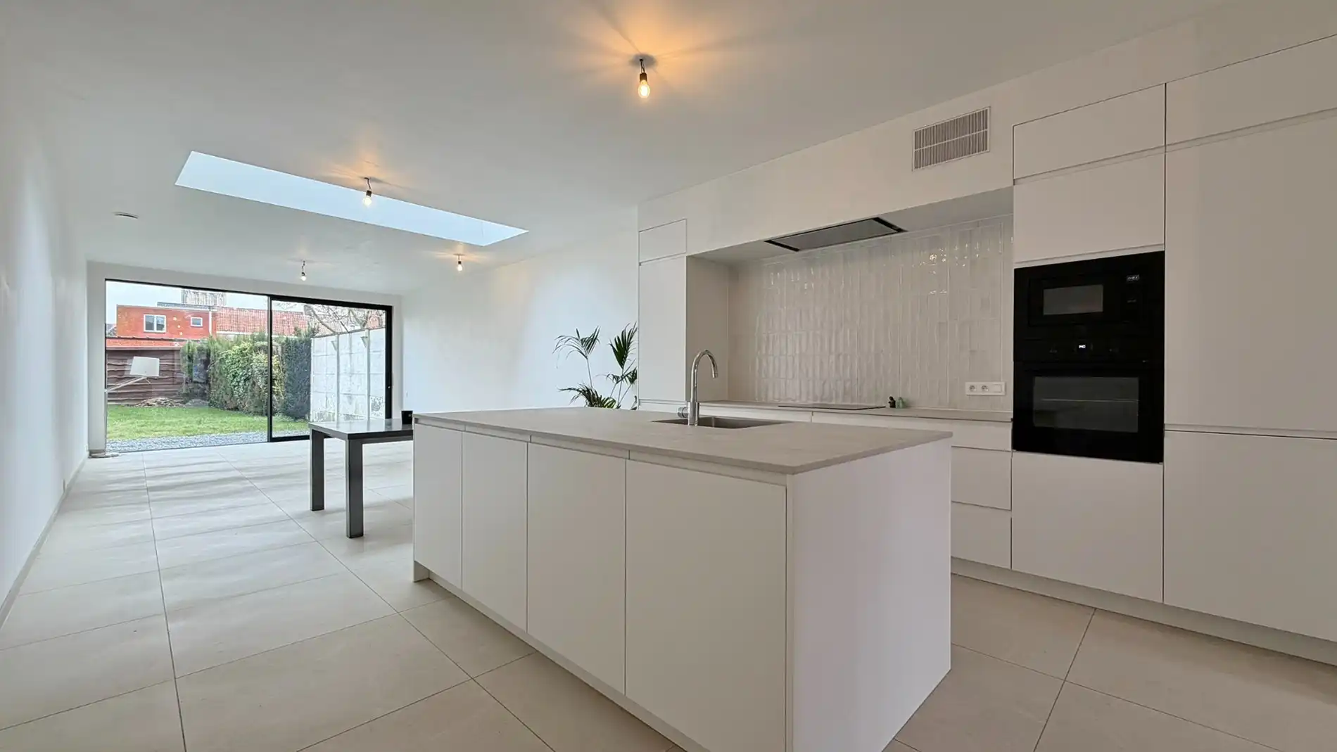 Gerenoveerde, energiezuinige woning met 3 slaapkamers, tuin en garage in centrum Ieper foto 3