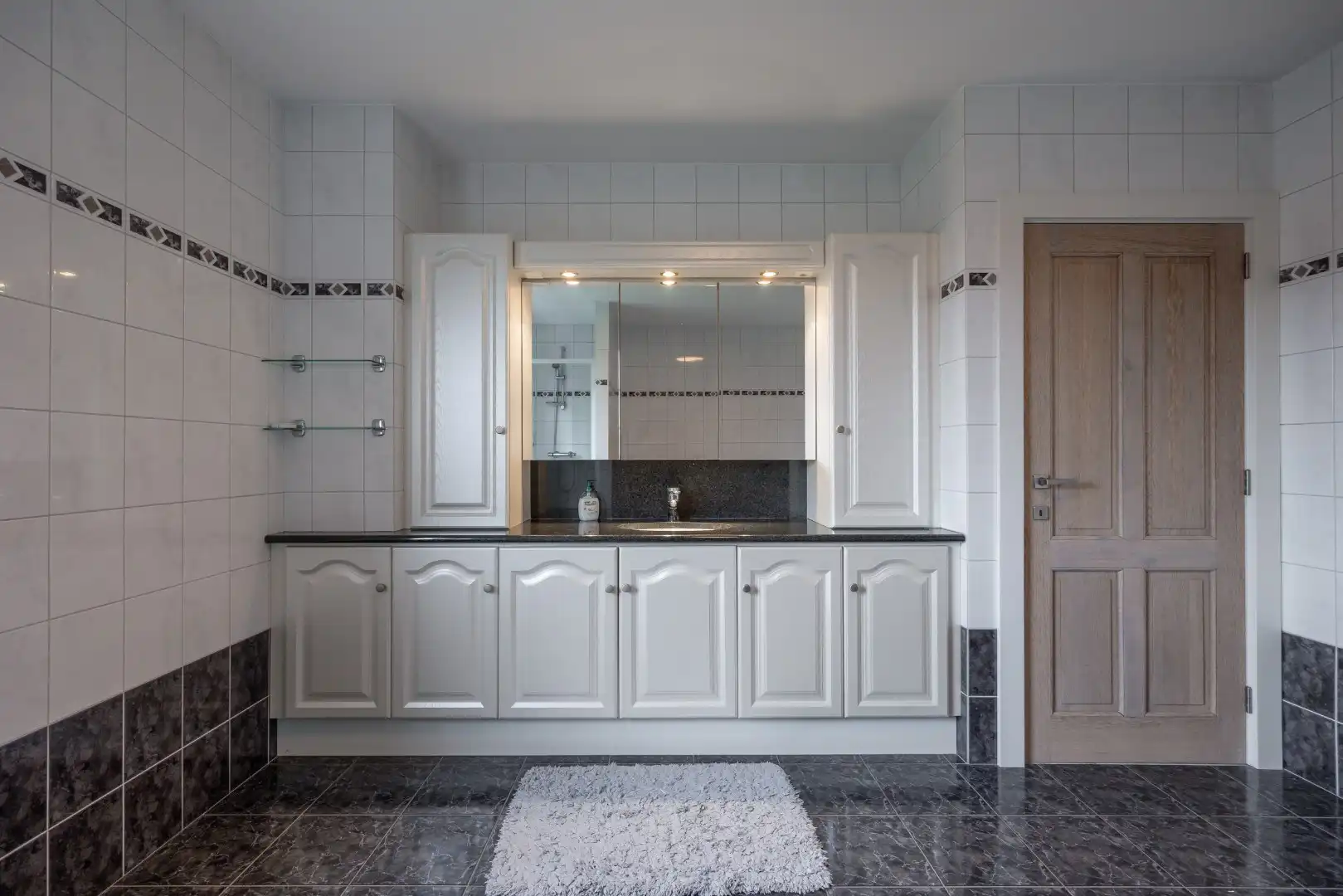 Prachtige ruime villa met naastliggende bouwgrond! foto 23