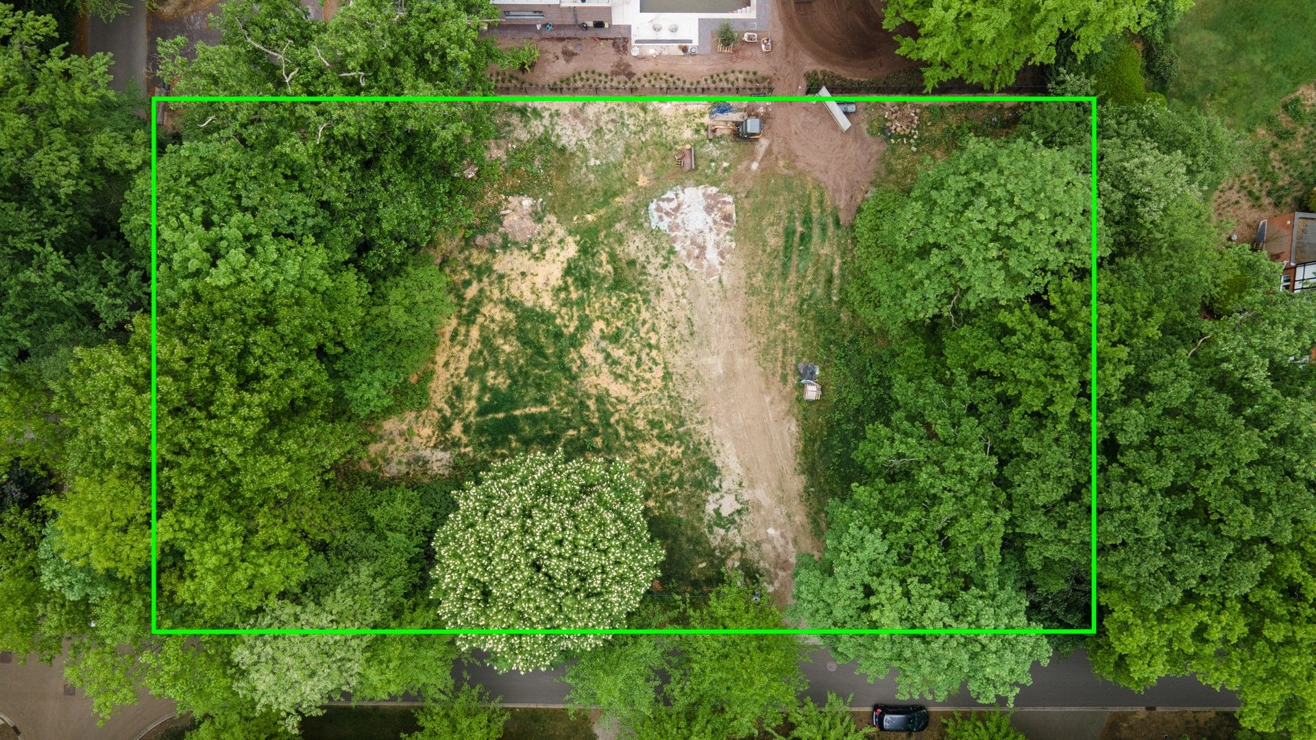 Bouwgrond van 2076 m² op topligging foto {{pictureIndex}}