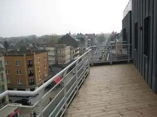 Centraal gelegen ruim  appartement TE HUUR op JAARBASIS foto 4