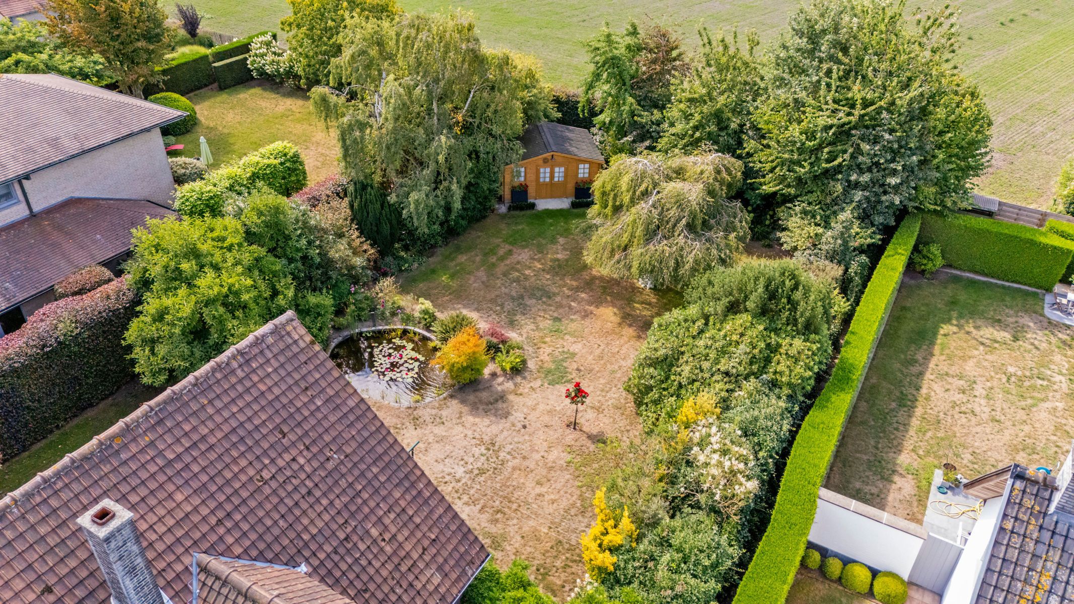 ONDER OPTIE Ruime villa in zeer goede staat met grote garage foto 30