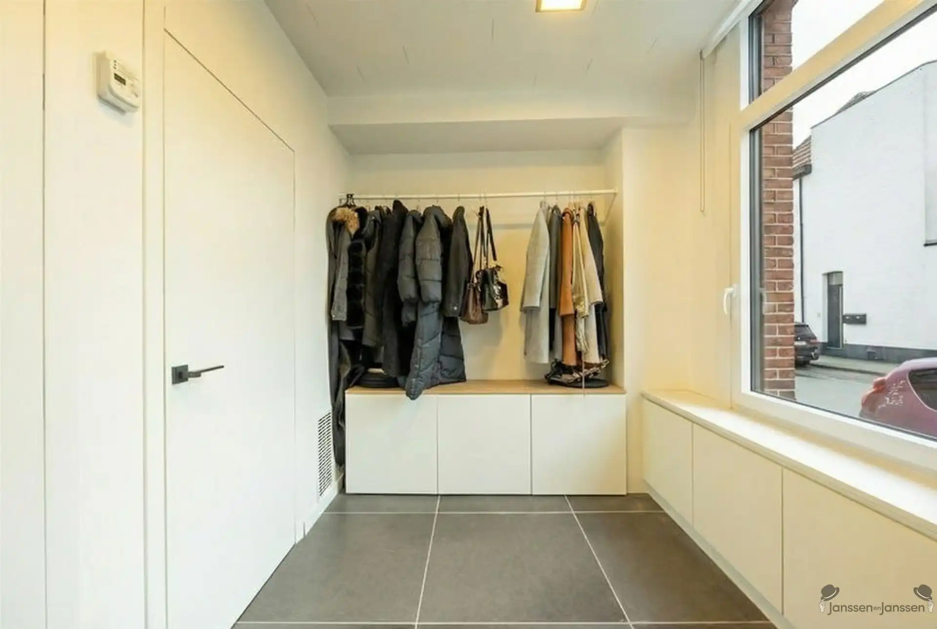 Gerenoveerde woning met 3 (mog. 4) slk centraal gelegen in Schoten foto 6