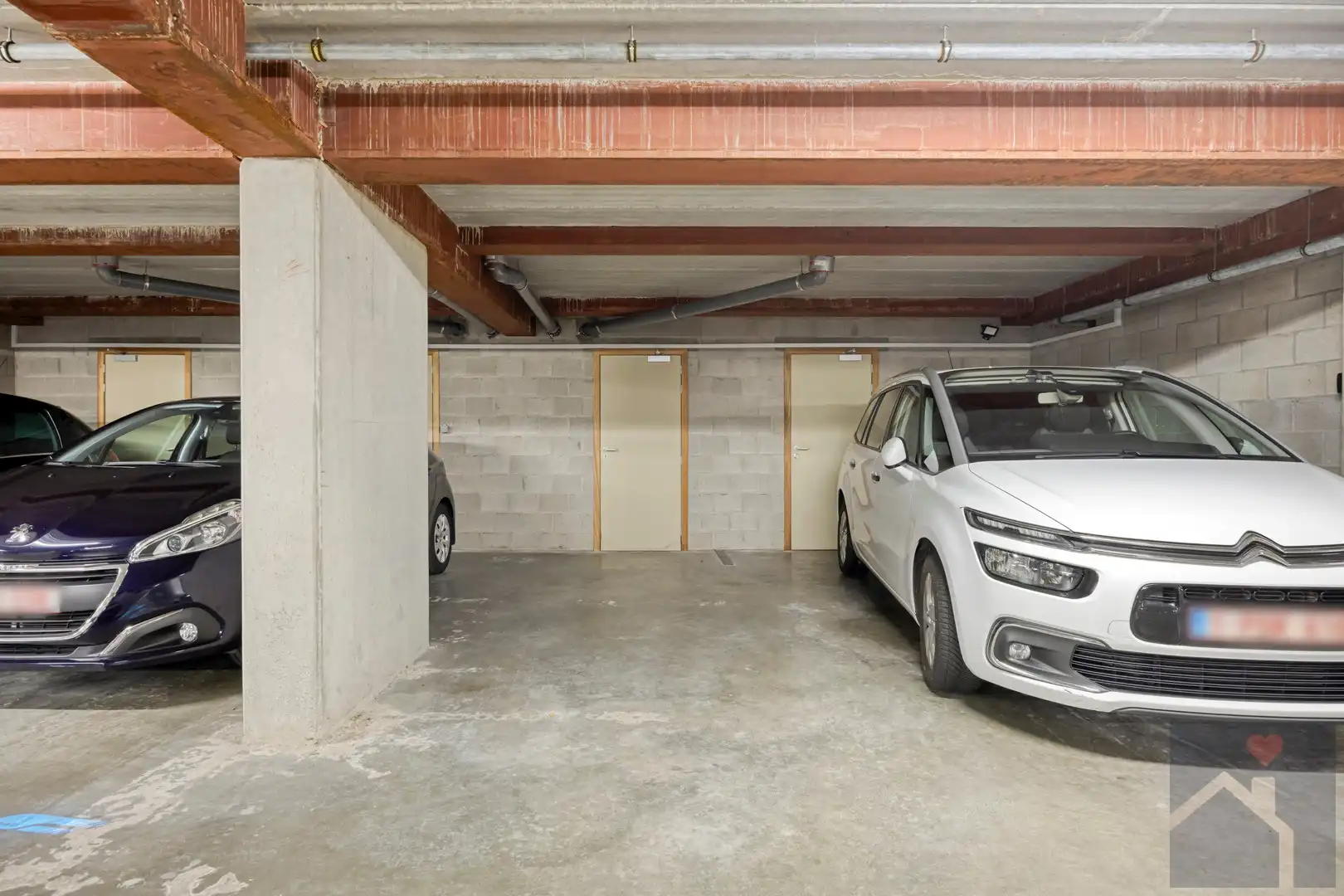 Instapklaar 2-slaapkamerappartement met terras, parking & berging in centrum Overpelt foto 20