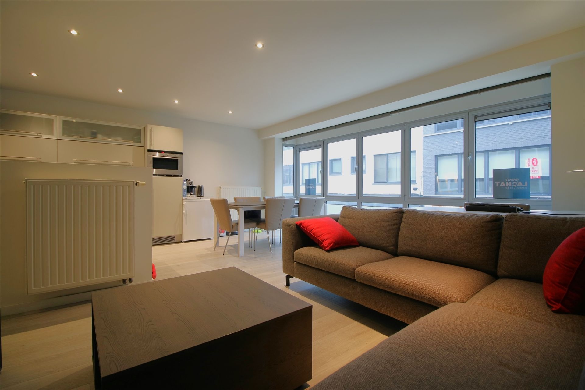 Instapklaar 2-slpk appt met terras en lift foto {{pictureIndex}}