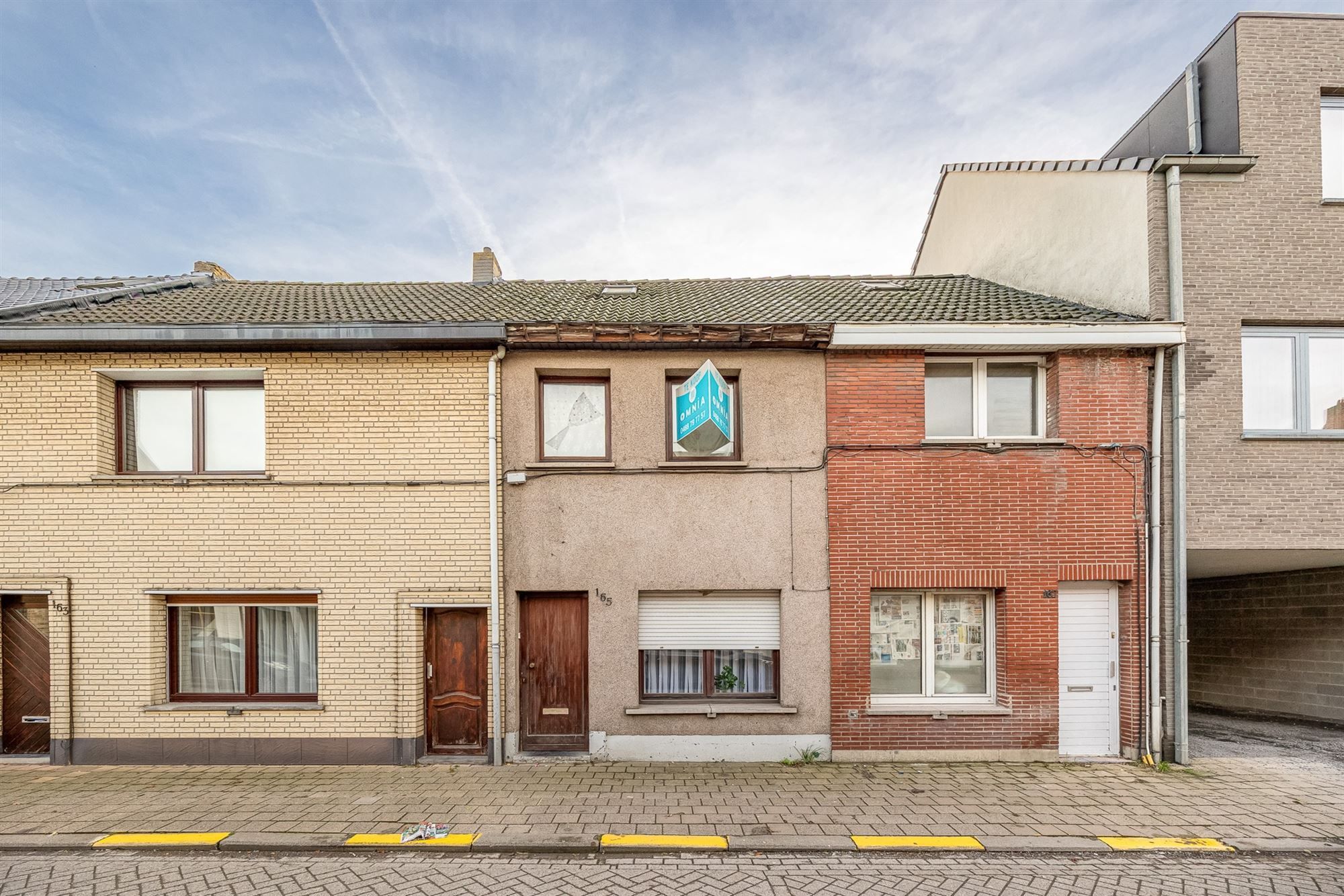 Te renoveren arbeiderswoning met 3 slpk. en tuin foto {{pictureIndex}}