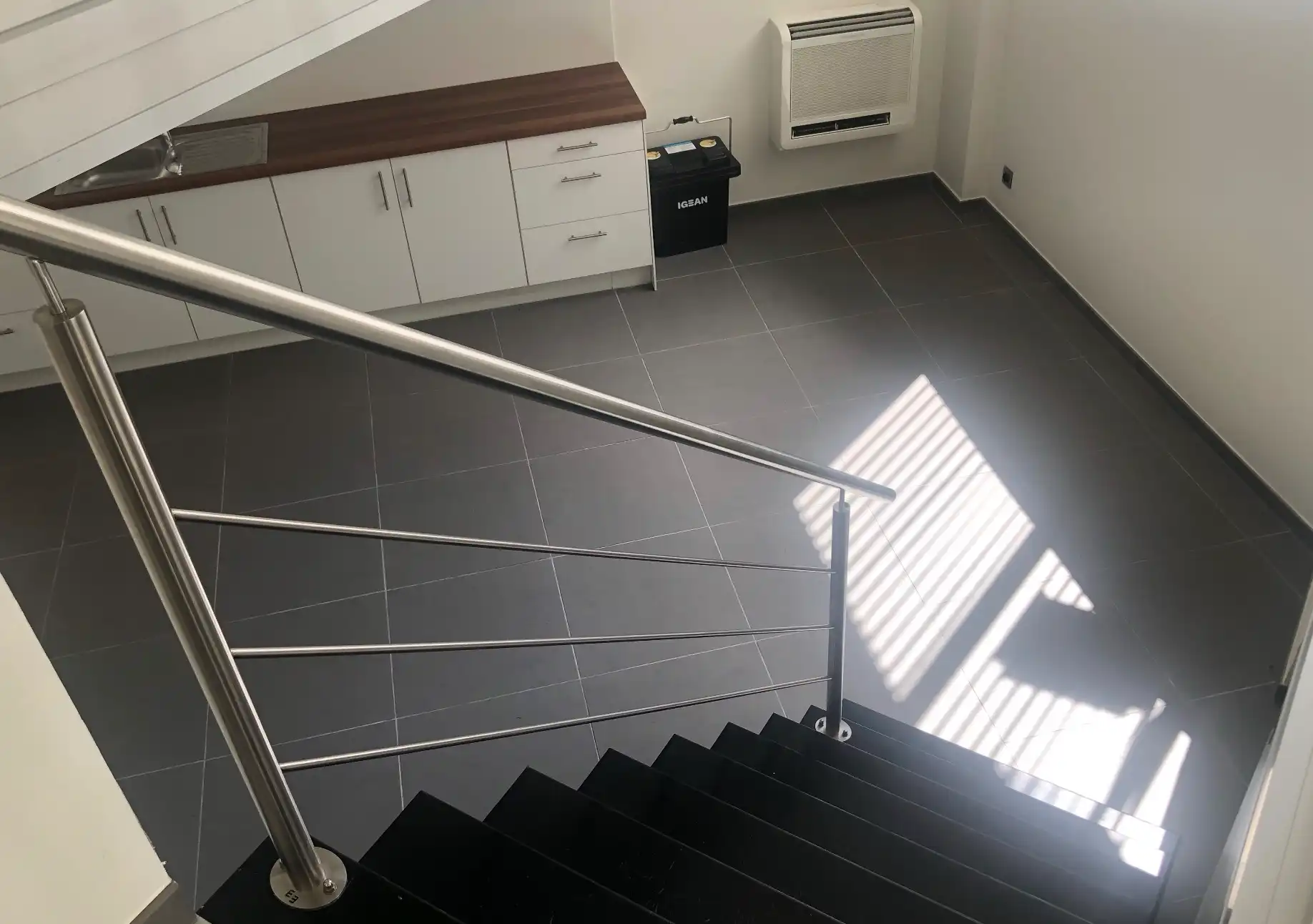 Lichtrijke kantoorruimte met 5 staanplaatsen foto 6