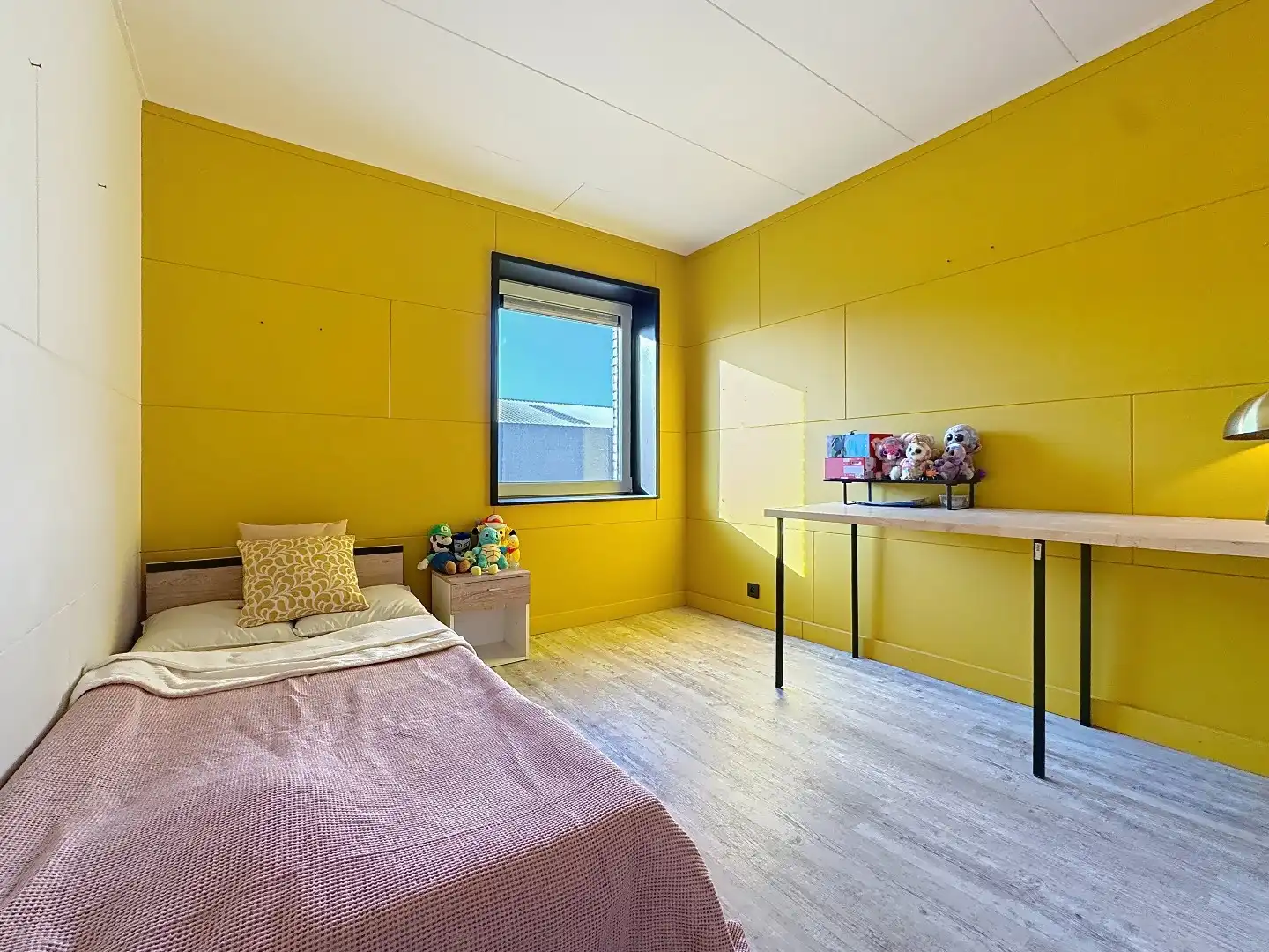 Te renoveren woning in Harelbeke met 6 slaapkamers en veel potentieel foto 9