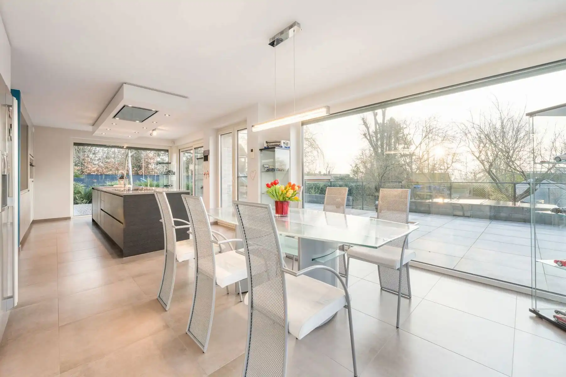 Recente woning te Zomergem met alle comfort aanwezig! foto 12