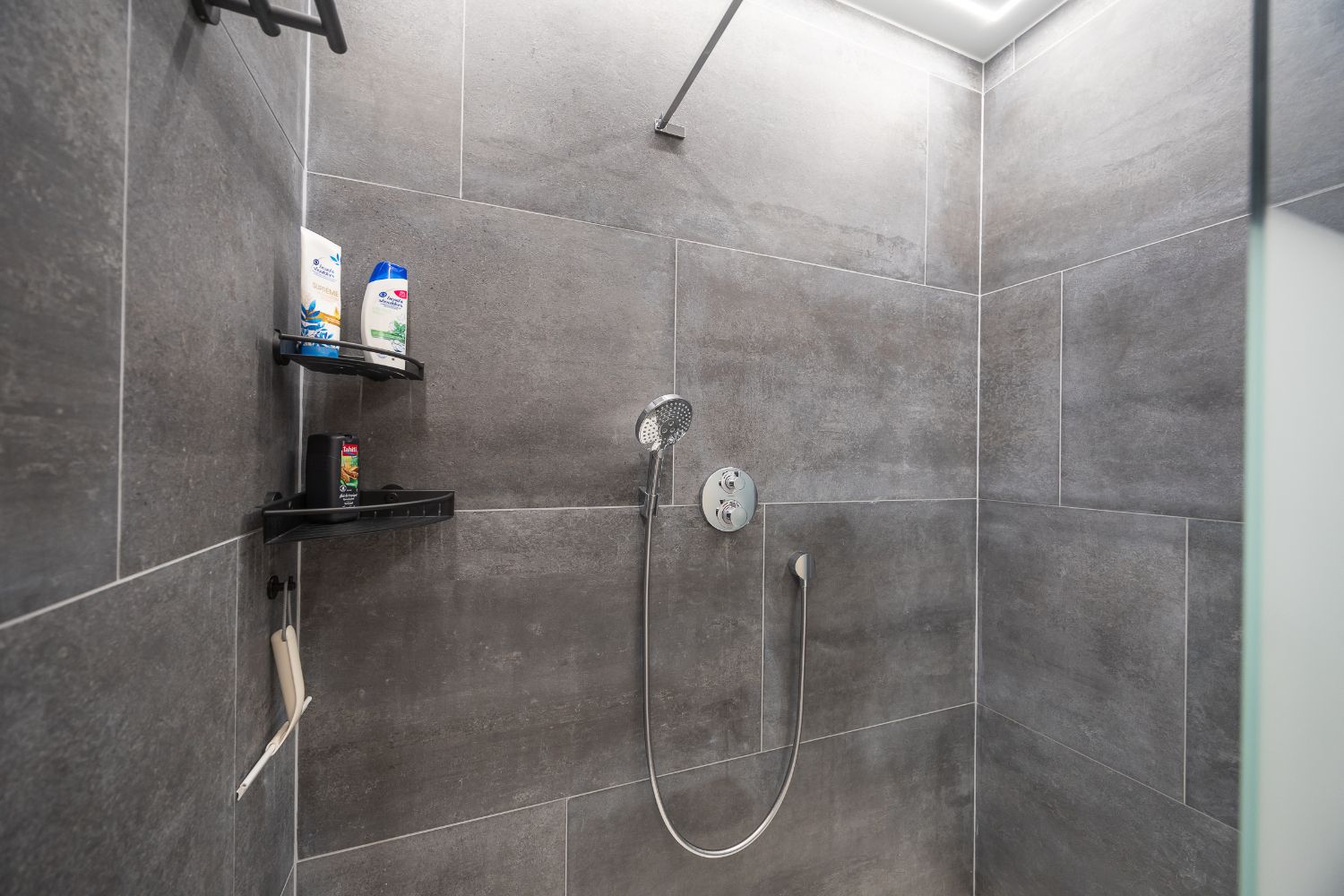 Gerenoveerd 2-slaapkamer appartement met inpandige garage in hartje Oostende foto 23