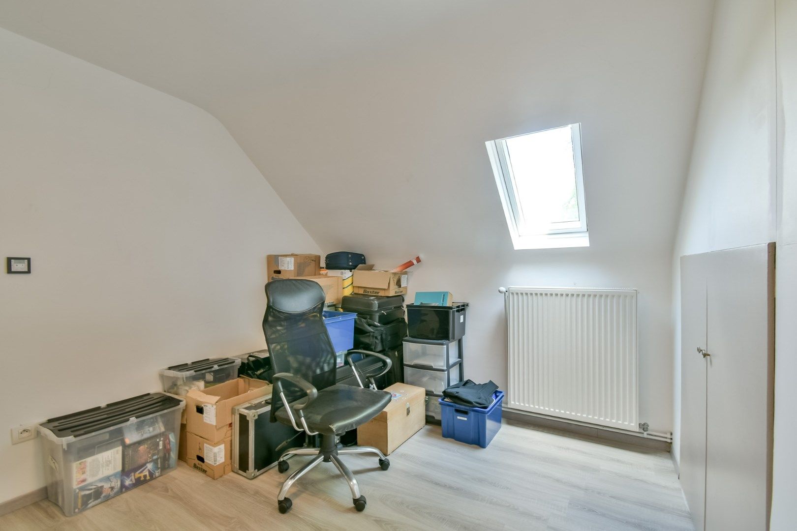 Welkom in deze charmante woning te midden van het groen in het hart van Oostkamp! foto 16