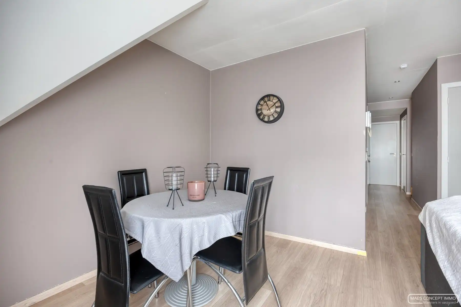 Duplex appartement te koop in Ingooigem met 2 slk, 2 badkamers en garage foto 5