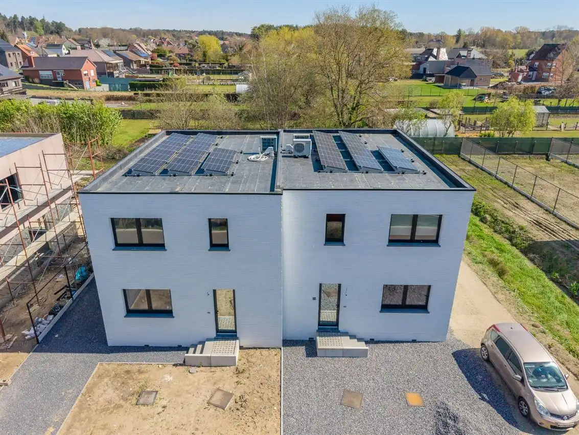 Kwalitatief afgewerkte nieuwbouwwoning met 3 slk. foto 27