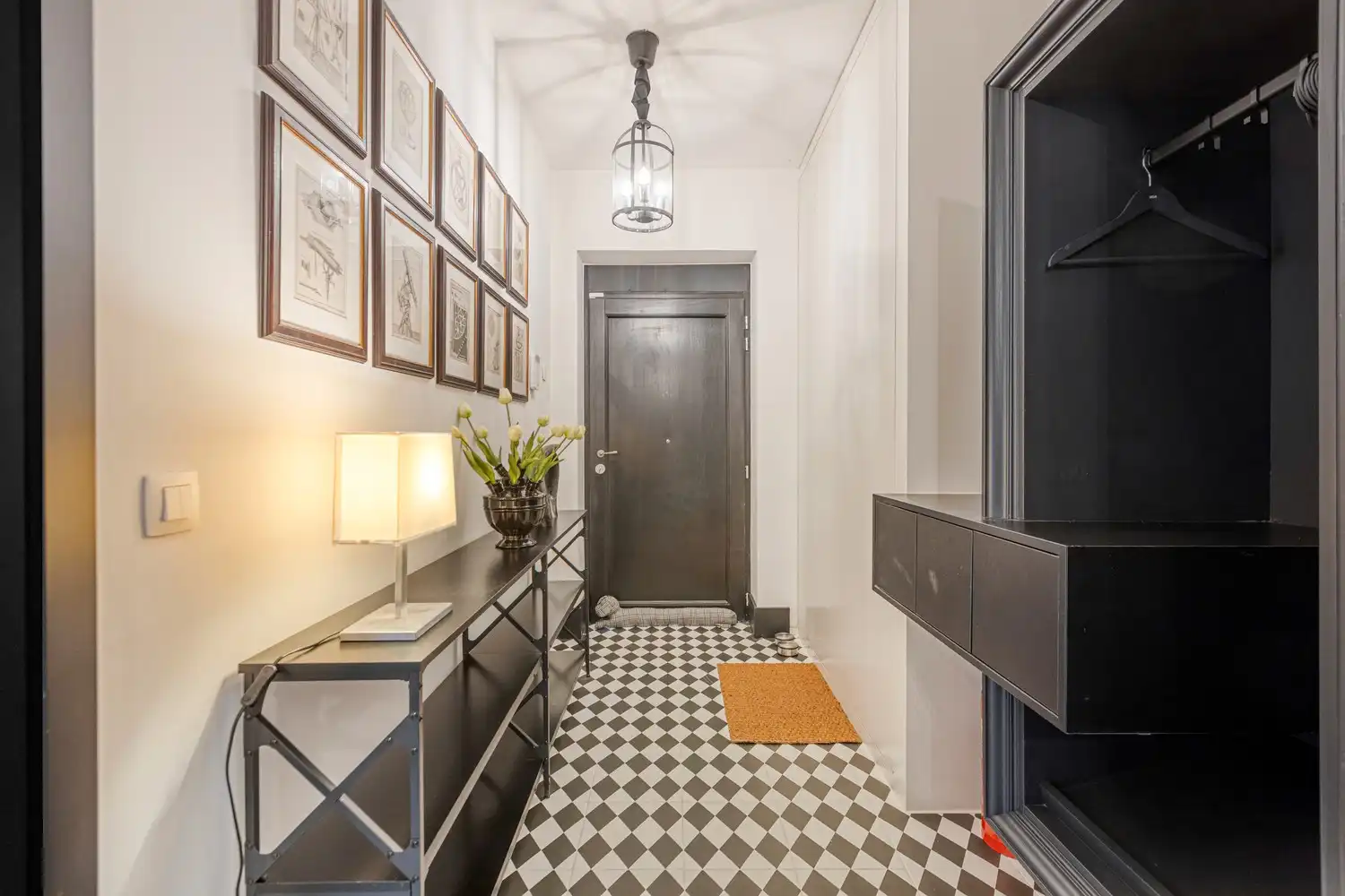 Karaktervolle woonst met indrukwekkend interieur in hartje Oud-Rekem! foto 4