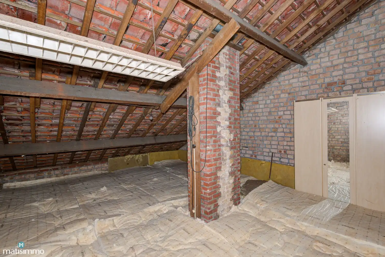 RUIME EENGEZINSWONING MET 4 SLAAPKAMERS, GARAGE, ZOLDER EN TUIN NABIJ HET CENTRUM VAN BILZEN foto 34