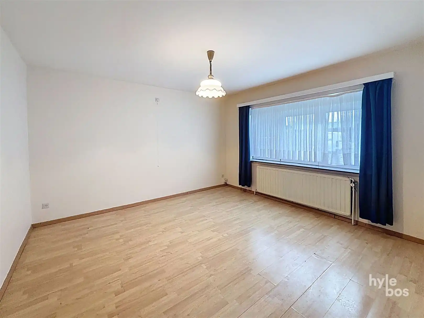 Gerenoveerd 2 slaapkamer appartement met garage foto 9