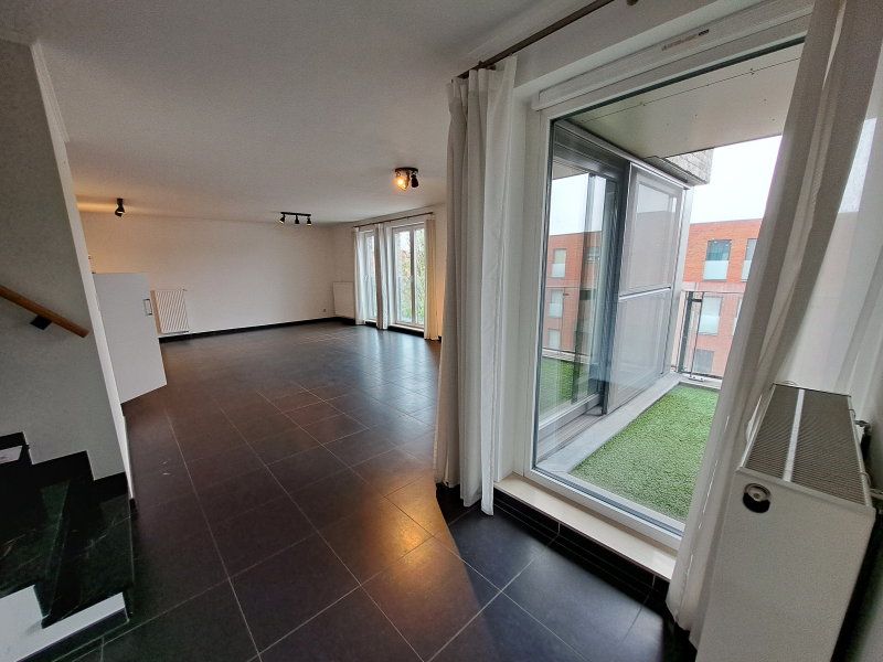 Moderne, goed gelegen duplex met 2 slaapkamers foto 2