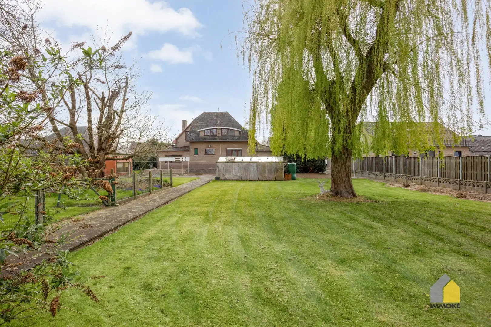 Te renoveren, statige woning op mooi perceel van 23 a 90 ca. foto 33