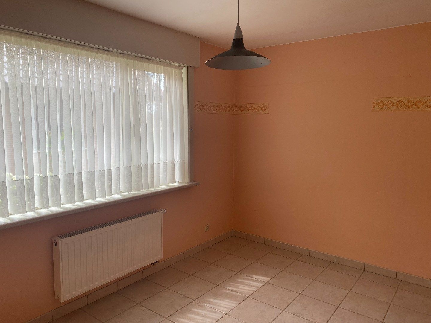Te Huur: Alleenstaande Bungalow met Ruime Tuin in Wijtschate foto 12
