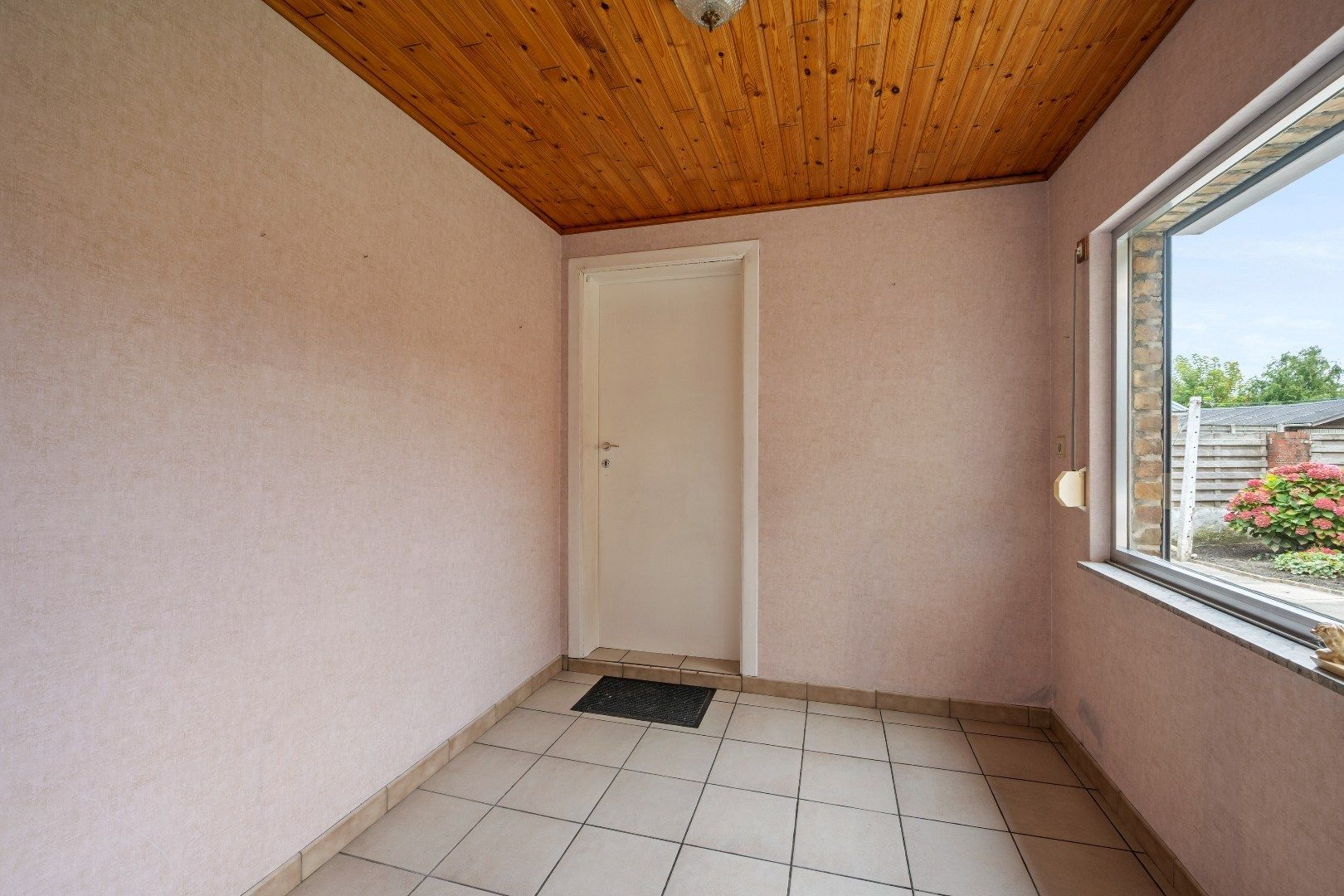 Op te frissen woning met 3 slaapkamers, garage en tuin. foto 11