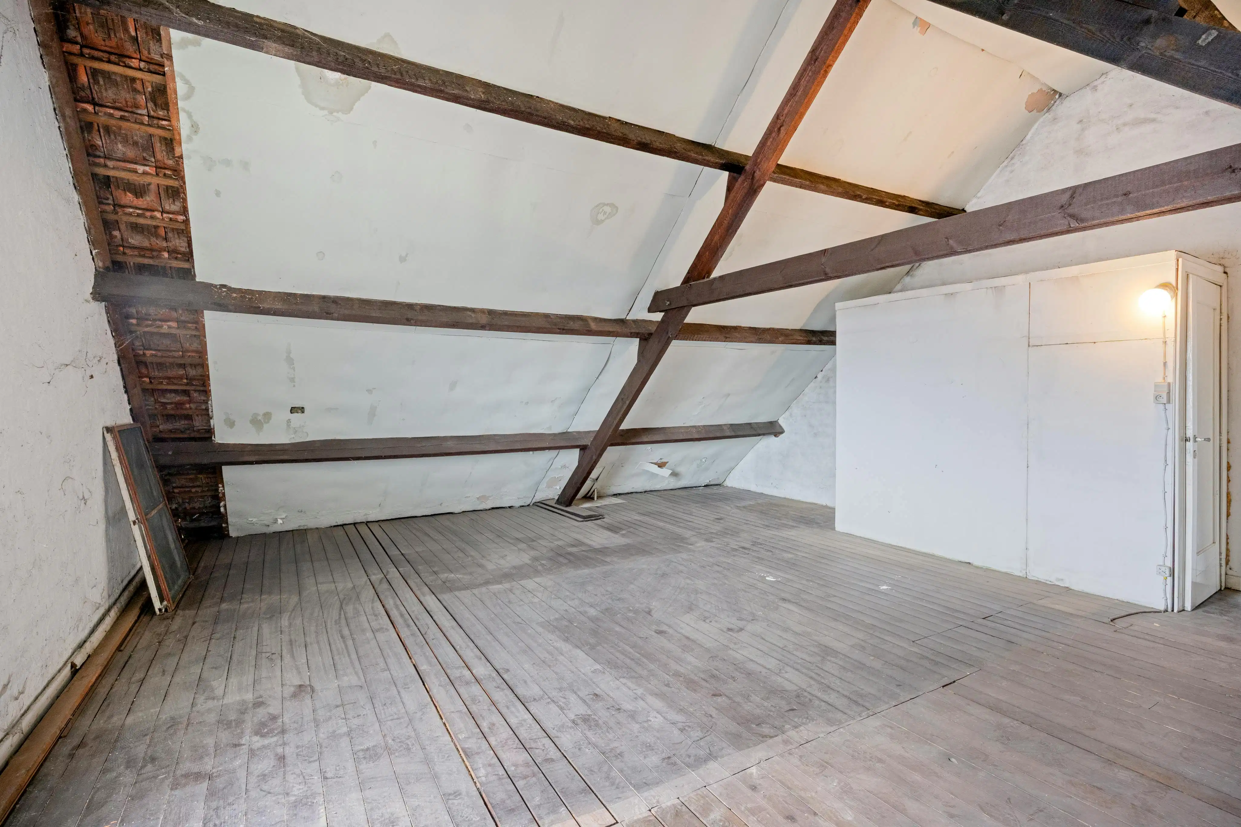 Gezellige halfopen bebouwing met veel potentieel te koop.  foto 15