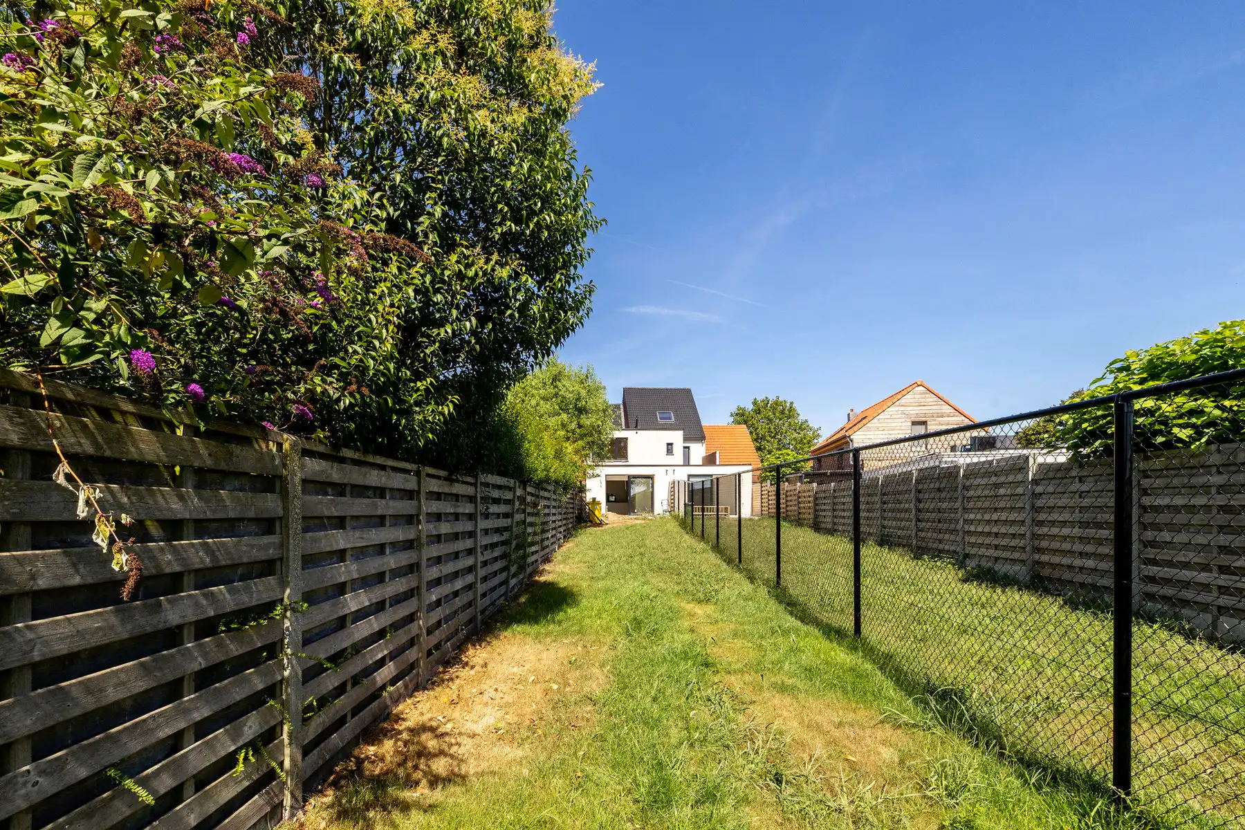 Gerenoveerde woning met 3 slpks, tuin en garage foto 23