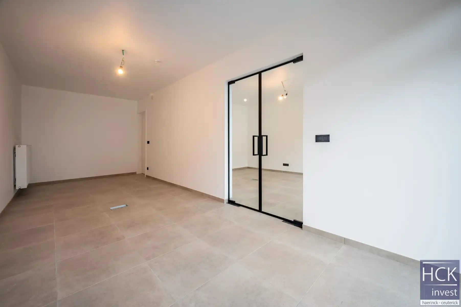 WAREGEM - Kantoorruimte van ca 53 m², instapklaar en energiezuinig! foto 2