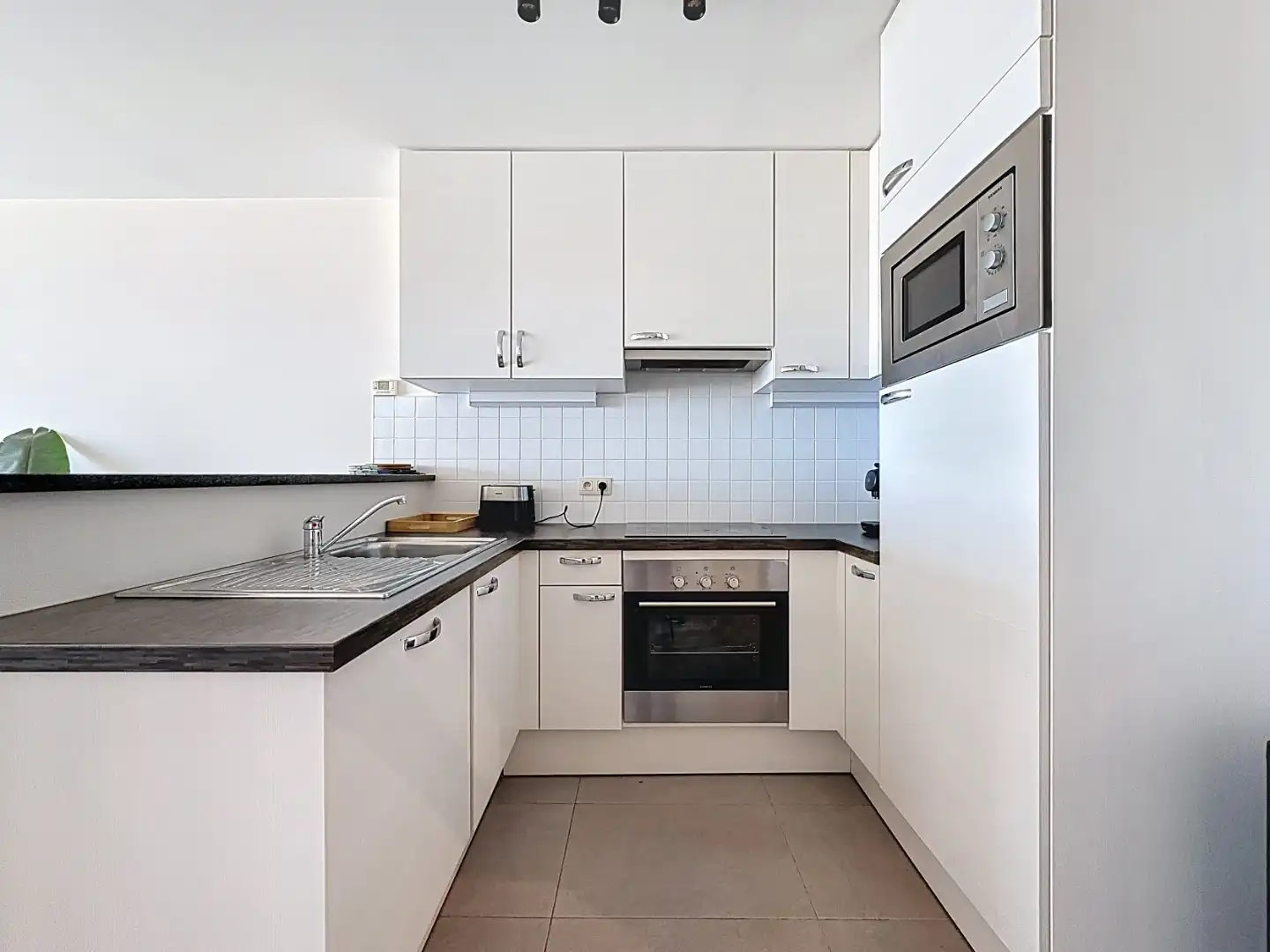 Instapklaar appartement op de zeedijk van De Panne. foto 2