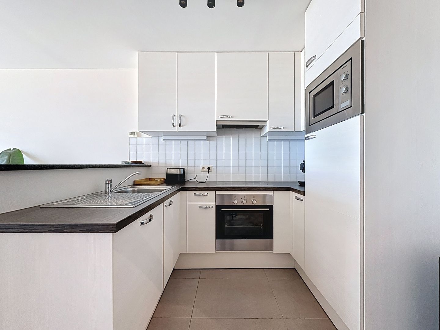 Instapklaar appartement op de zeedijk van De Panne. foto 2