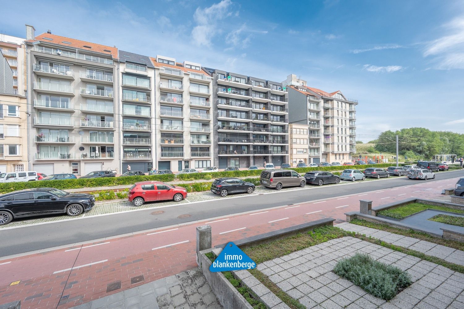 Ruime Bel-etagewoning op een Steenworp van Zee, Strand en Duinen foto 2