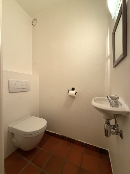 Rustig en zongeoriënteerd 3-slaapkamerappartement met terras en open uitzicht op water foto 15