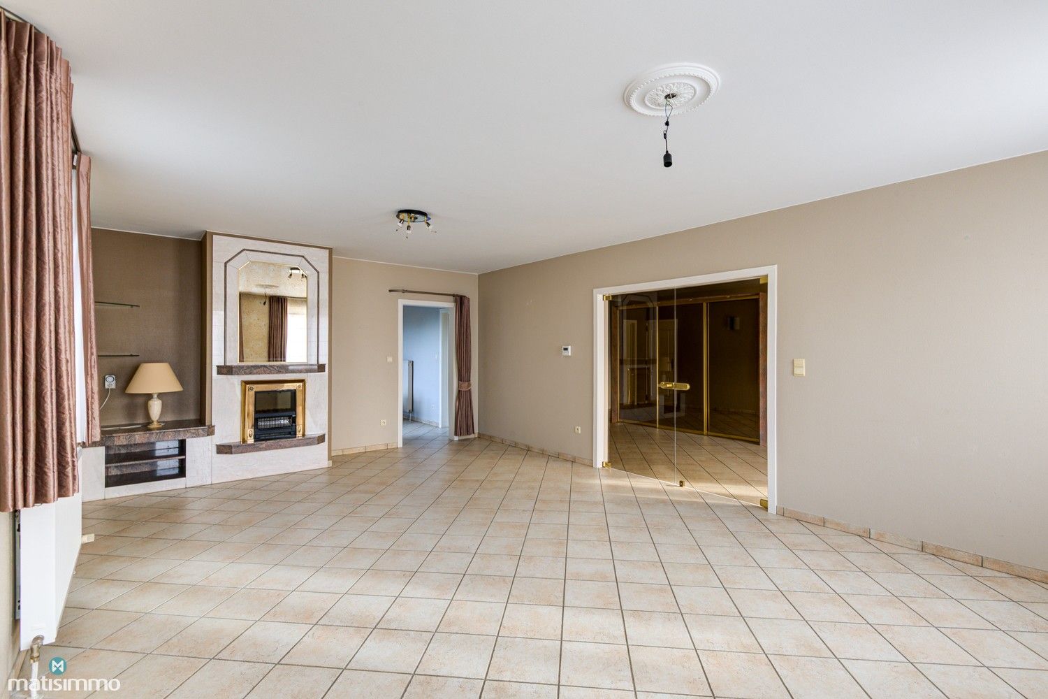 UITZONDERLIJK RUIME WONING MET 5 SLAAPKAMERS EN ONDERHOUDSVRIENDELIJKE TUIN TE MOPERTINGEN foto 5