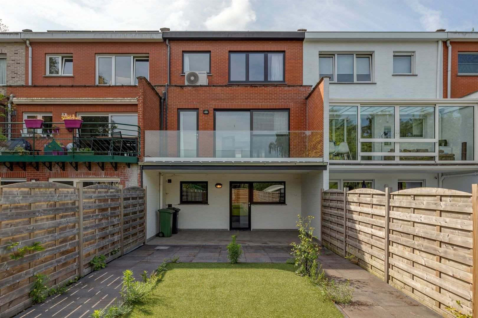Woning met garage en tuin in rustige woonwijk te Putte (Kapellen) foto 2
