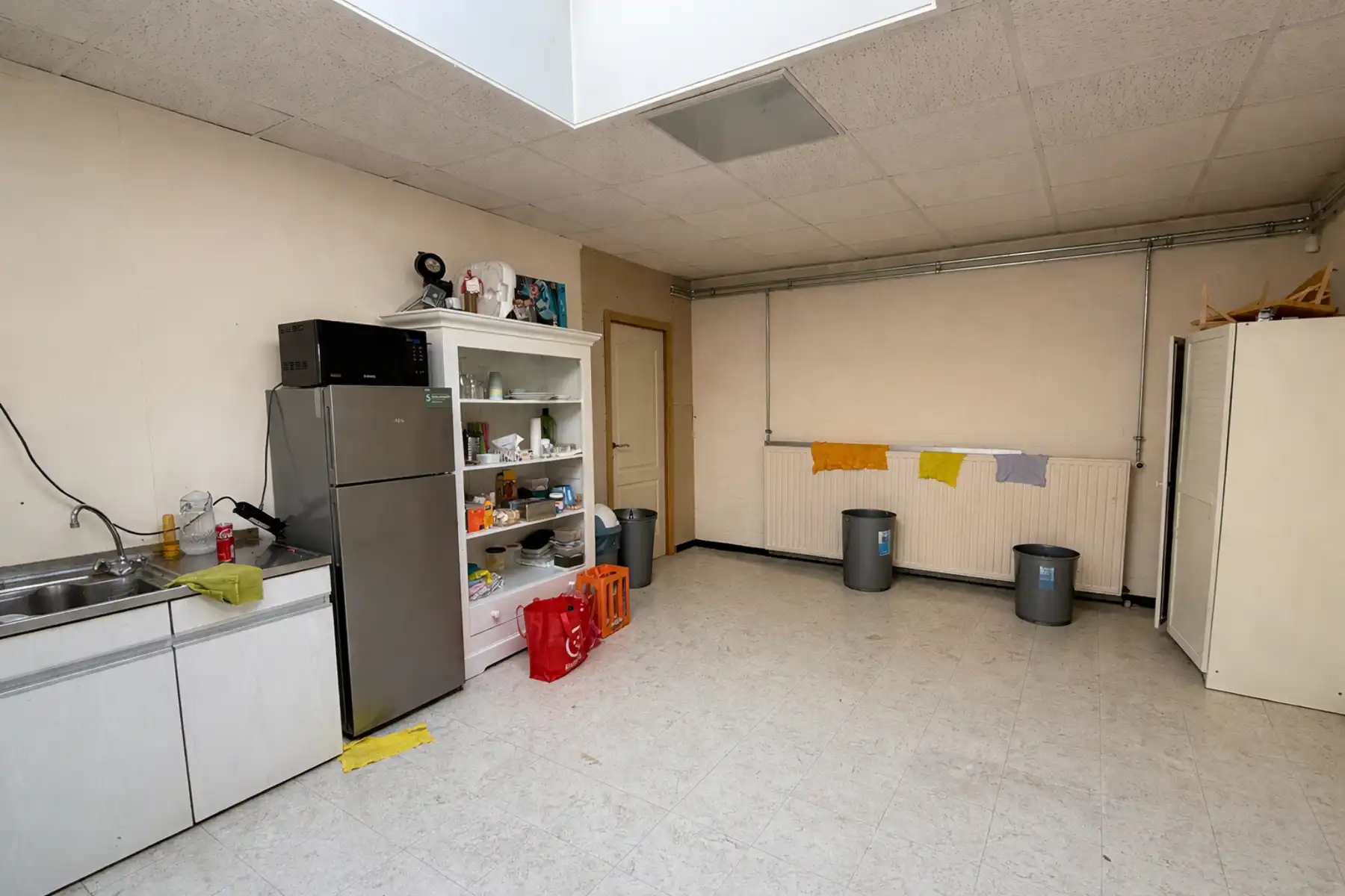 Zeer centraal gelegen polyvalent handelspand bestaande uit winkelruimte/kantoorruimte  foto 10