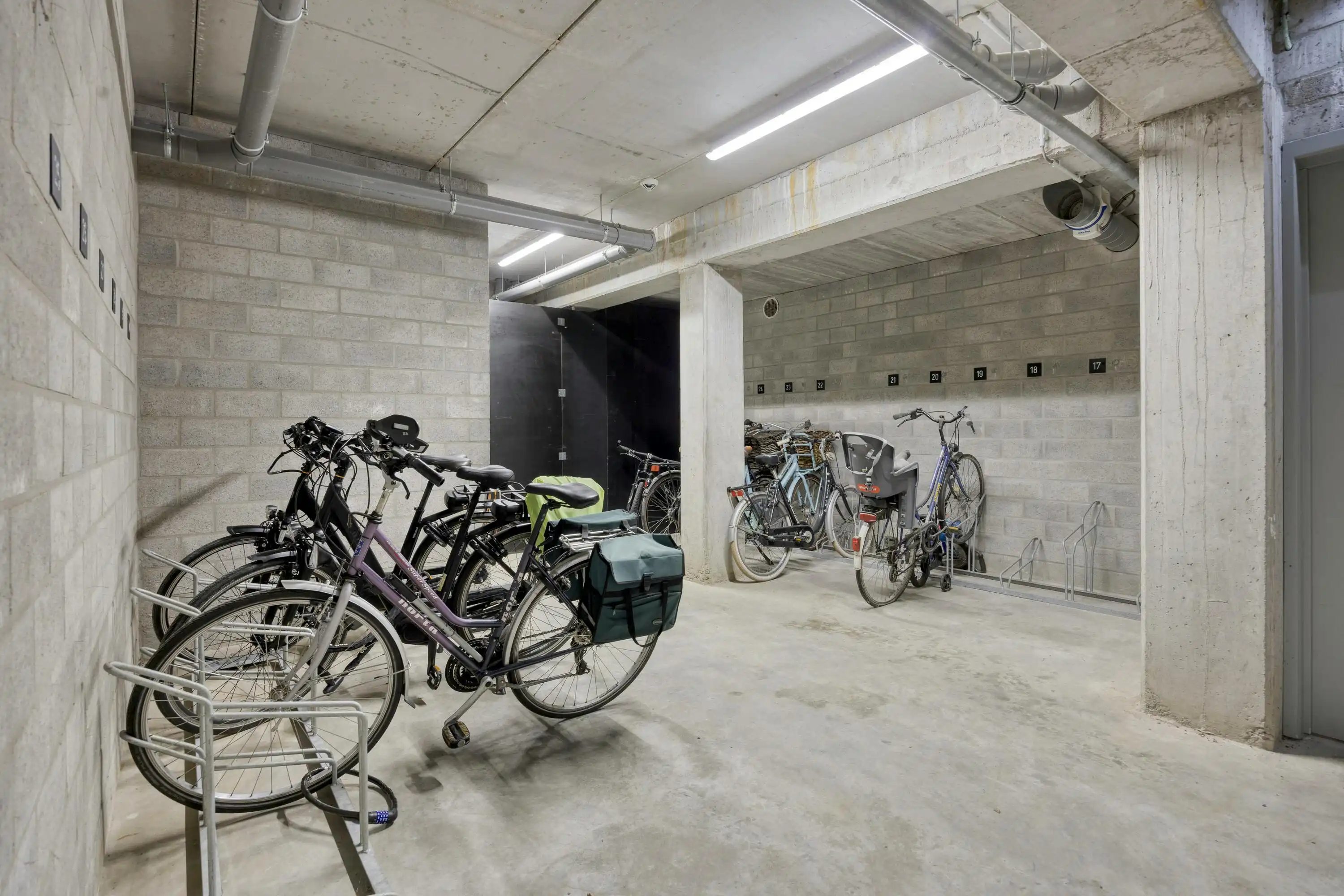 Instapklaar appartement te koop in centrum Wuustwezel! foto 20