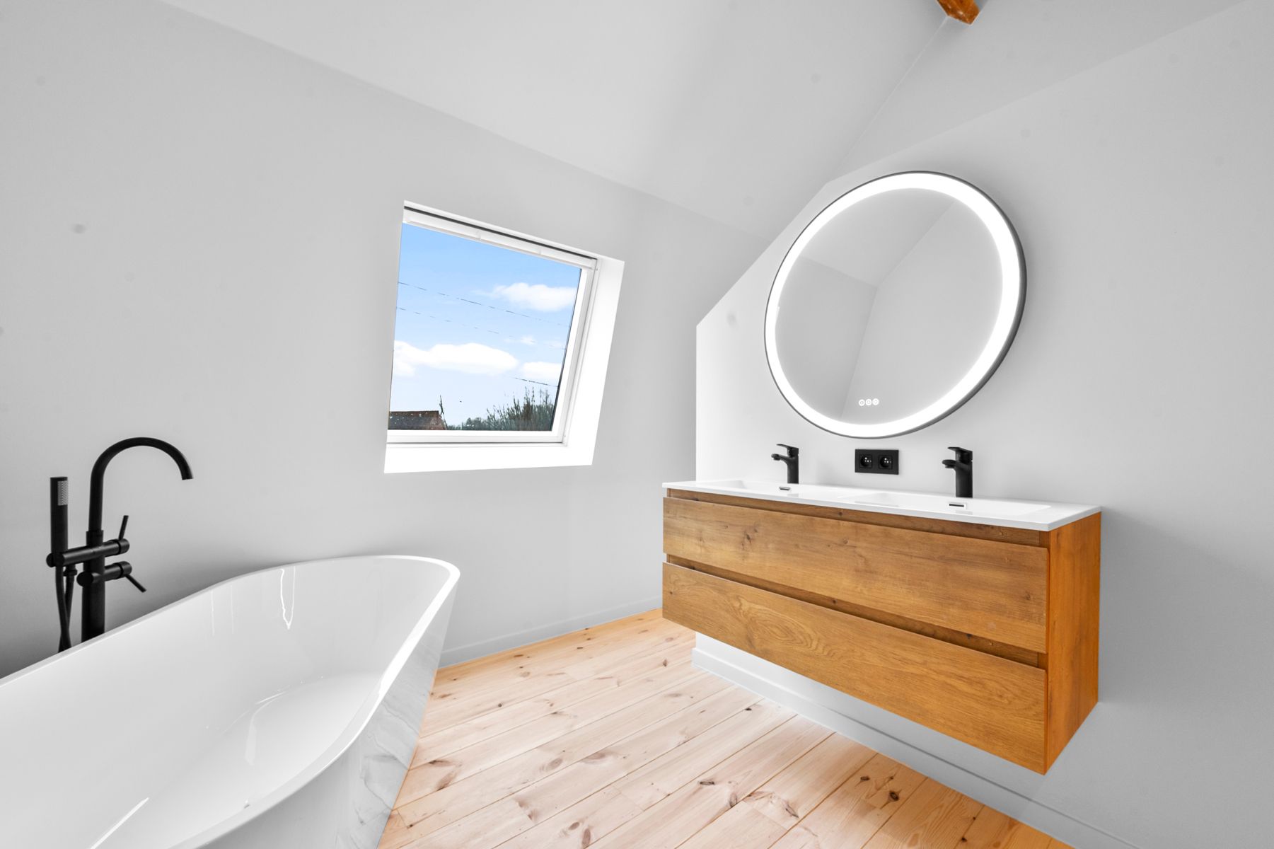 Instapklare woning met 5 slaapkamers en 2 badkamers foto 6