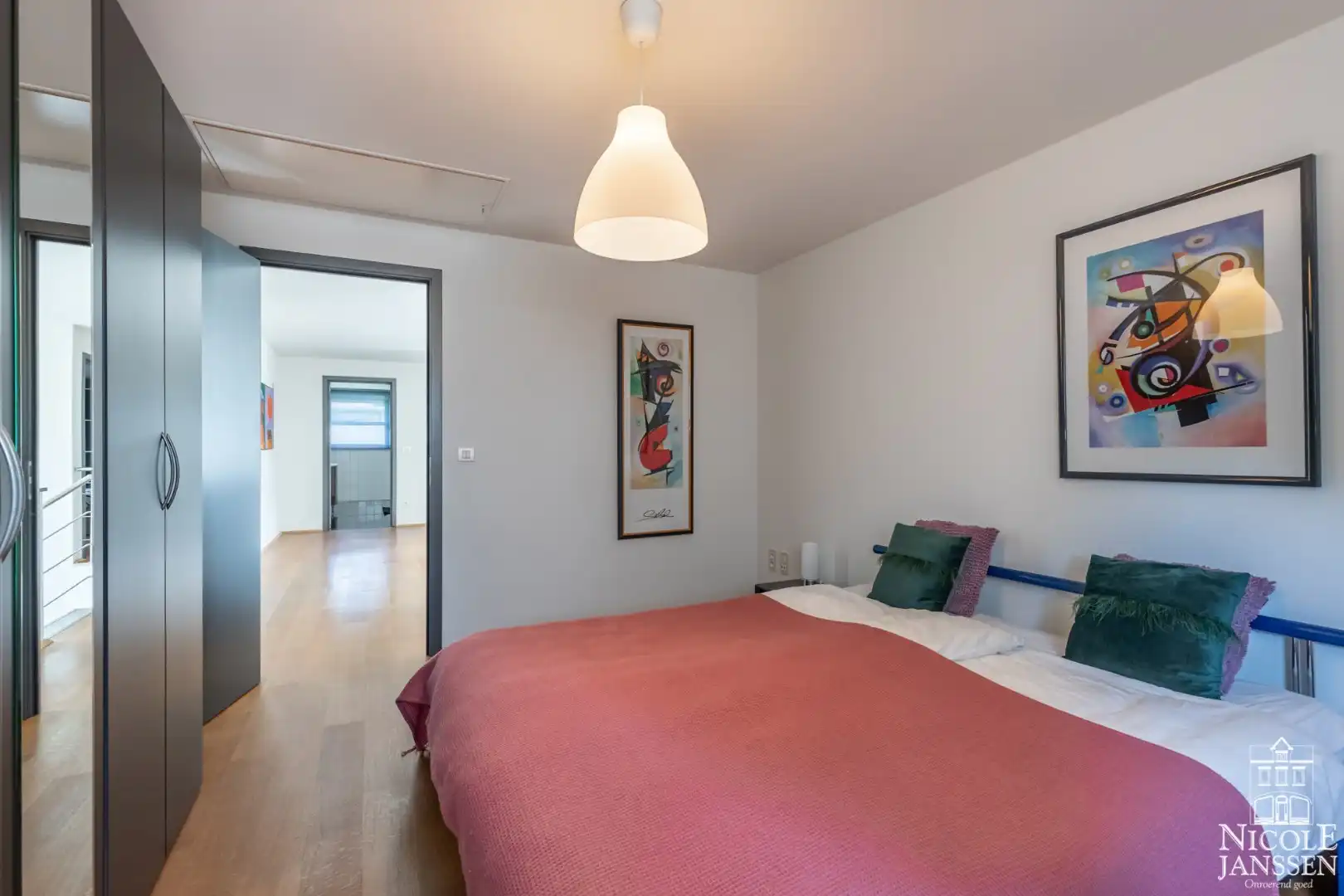 Luxueus ingerichte villa met vier slaapkamers en verzorgde tuin foto 27