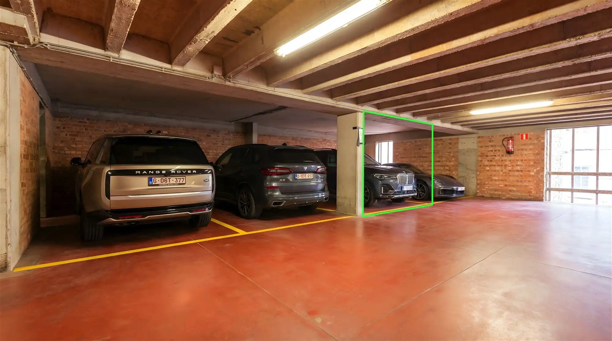 Overdekte autostaanplaats. foto 3