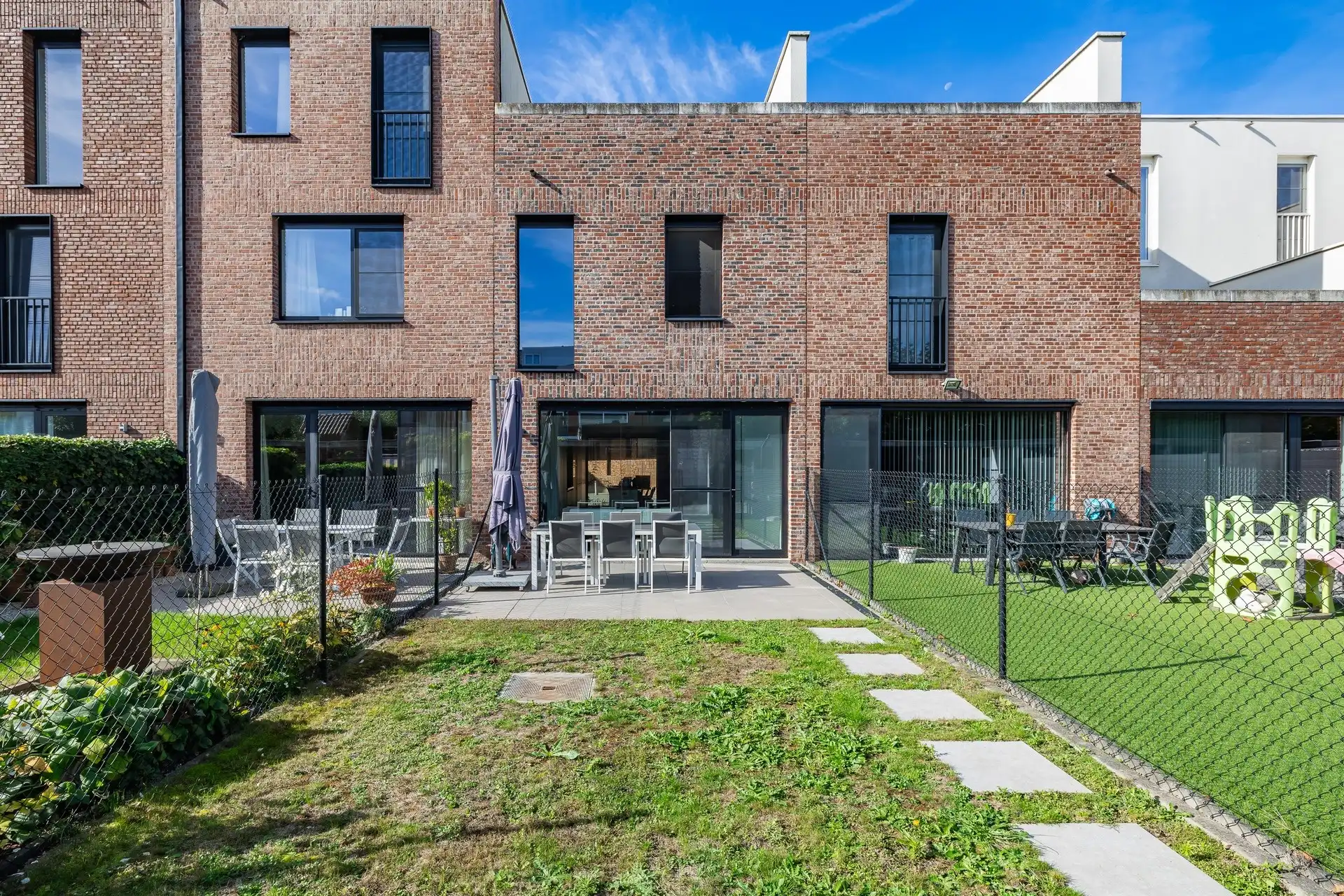 Energiezuinige stadswoning met 3 slaapkamers, terras en private parking in Aalst foto 13