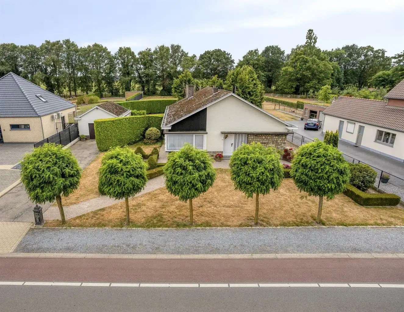 Charmante, gelijkvloerse woning met 3 slaapkamers, vrijstaande garage en uitzonderlijk ruime, zuidgerichte tuin op een prachtig perceel van 21a38ca in Oudsbergen. foto 23